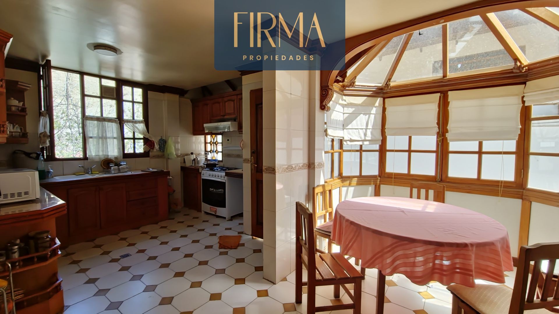 Casa en VentaCASA EN VENTA, ACHUMANI, COND, PRIVADO 5 dormitorios 5 baños 2 parqueos Foto 10