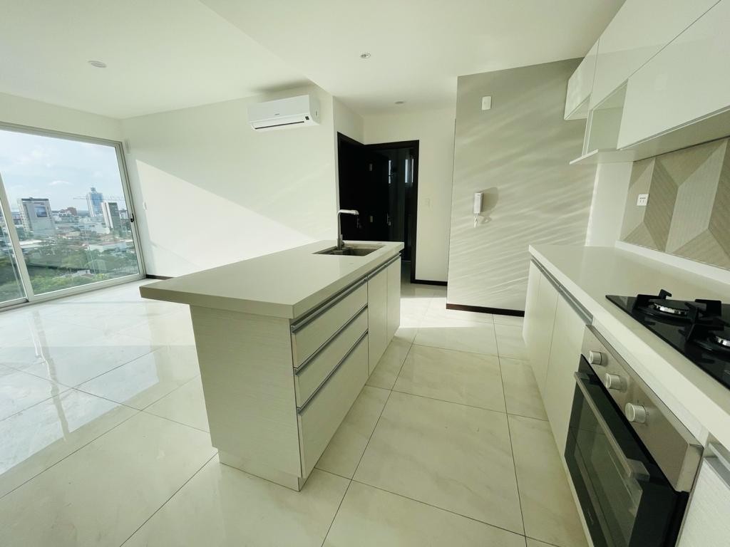 En Alquiler a $us 650 Foto 16