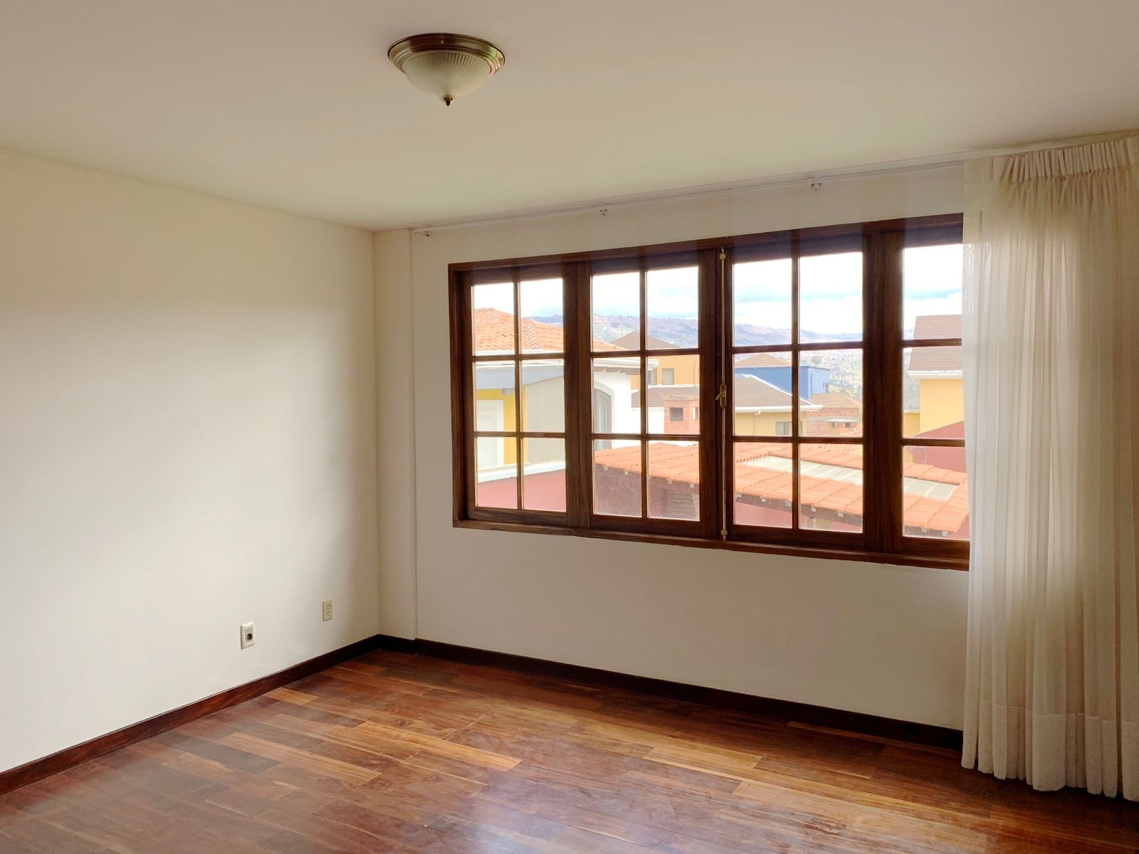 Casa en Auquisamaña en La Paz 3 dormitorios 4 baños 3 parqueos Foto 7