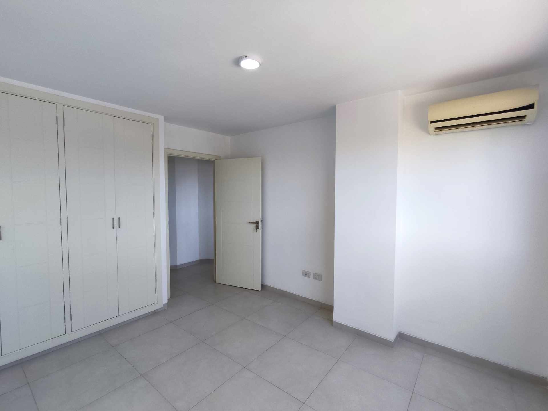 Departamento Torres Geranios, entre 1er y 2do anillo Foto 12