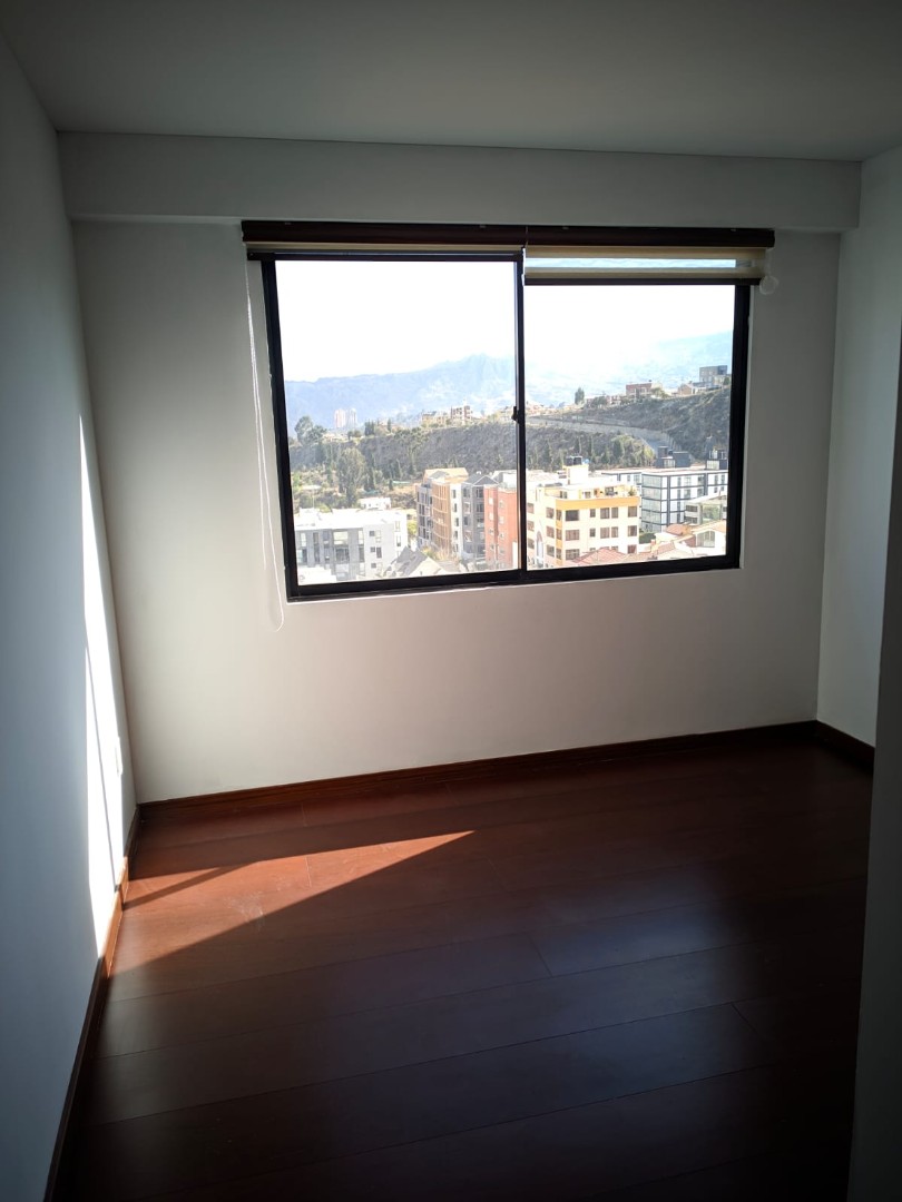 Departamento en VentaCalle L N°71. Achumani. Edificio Belfort. Departamento 7E Foto 6