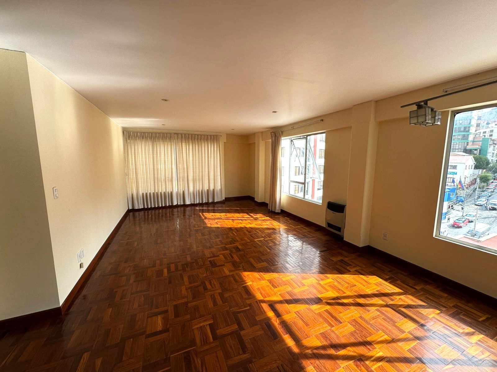 Departamento en AlquilerSOPOCACHI – EN ALQUILER – CERCA PLAZA ABAROA 3 dormitorios 3 baños  Foto 1