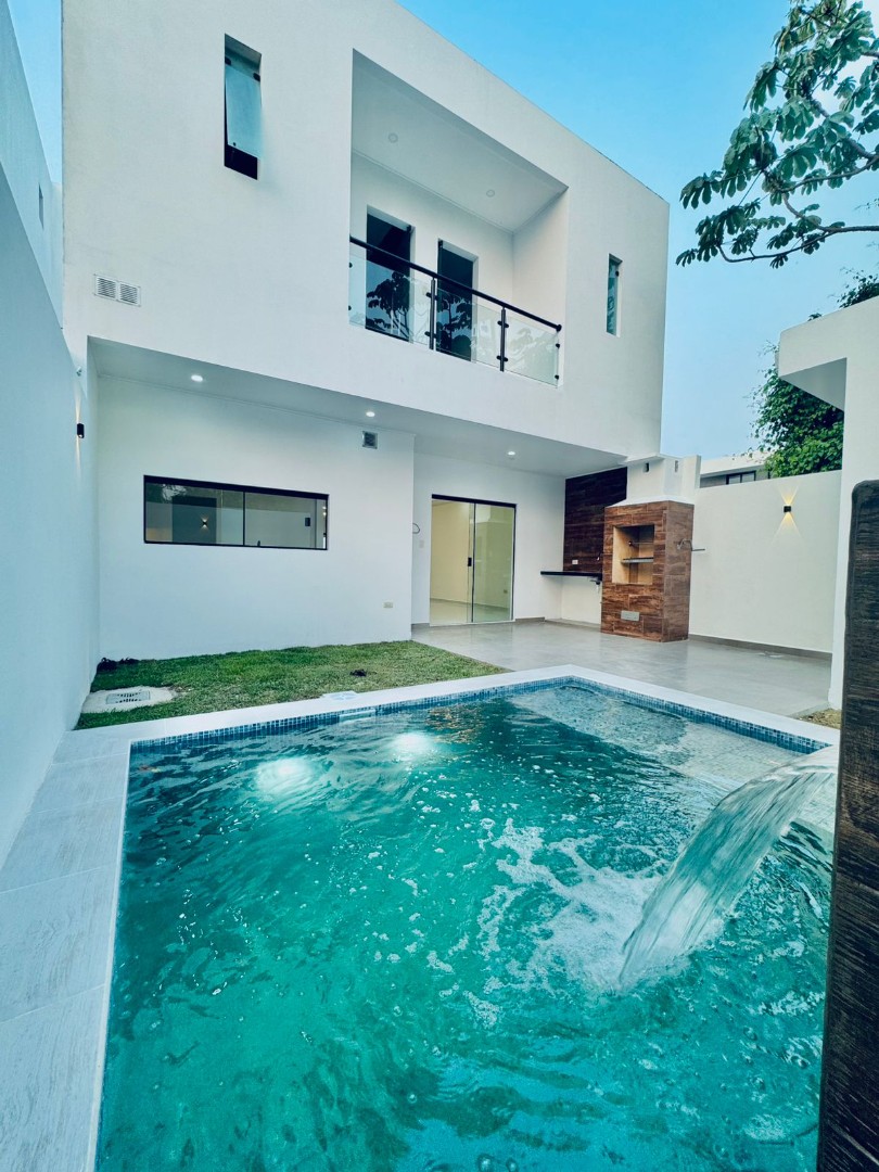 Casa en VentaZona Norte
Canal Pedeo Velez 7mo anillo  Foto 3