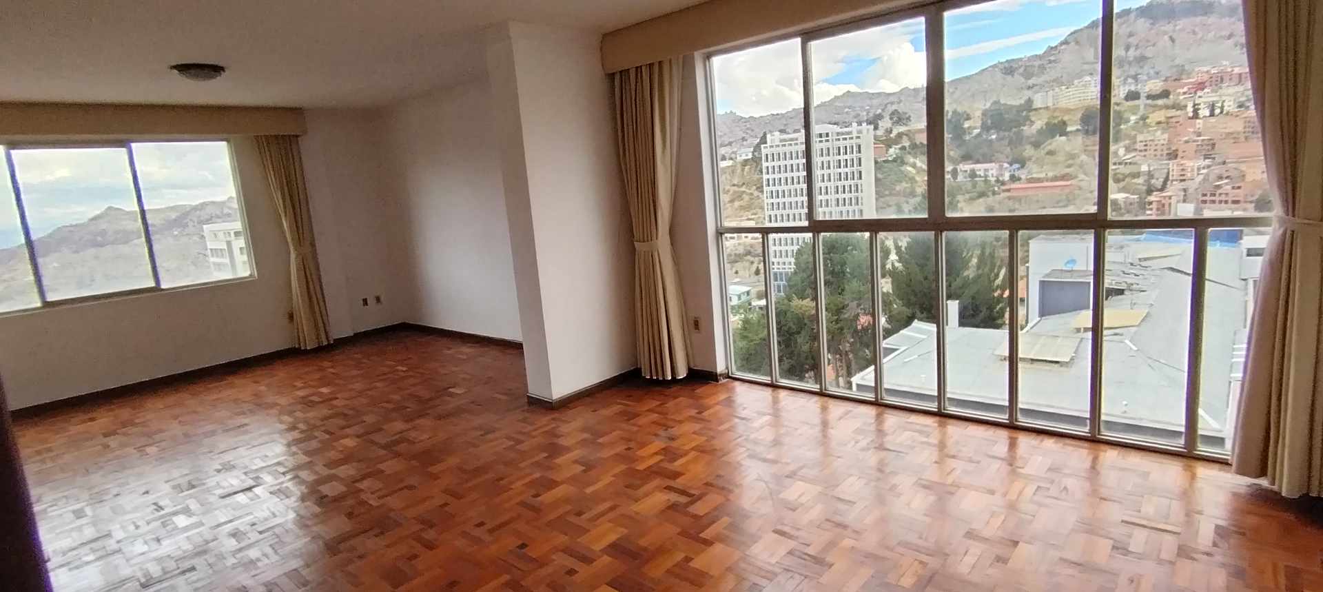 Departamento en AlquilerAV. ARCE  3 dormitorios 4 baños 1 parqueos Foto 1