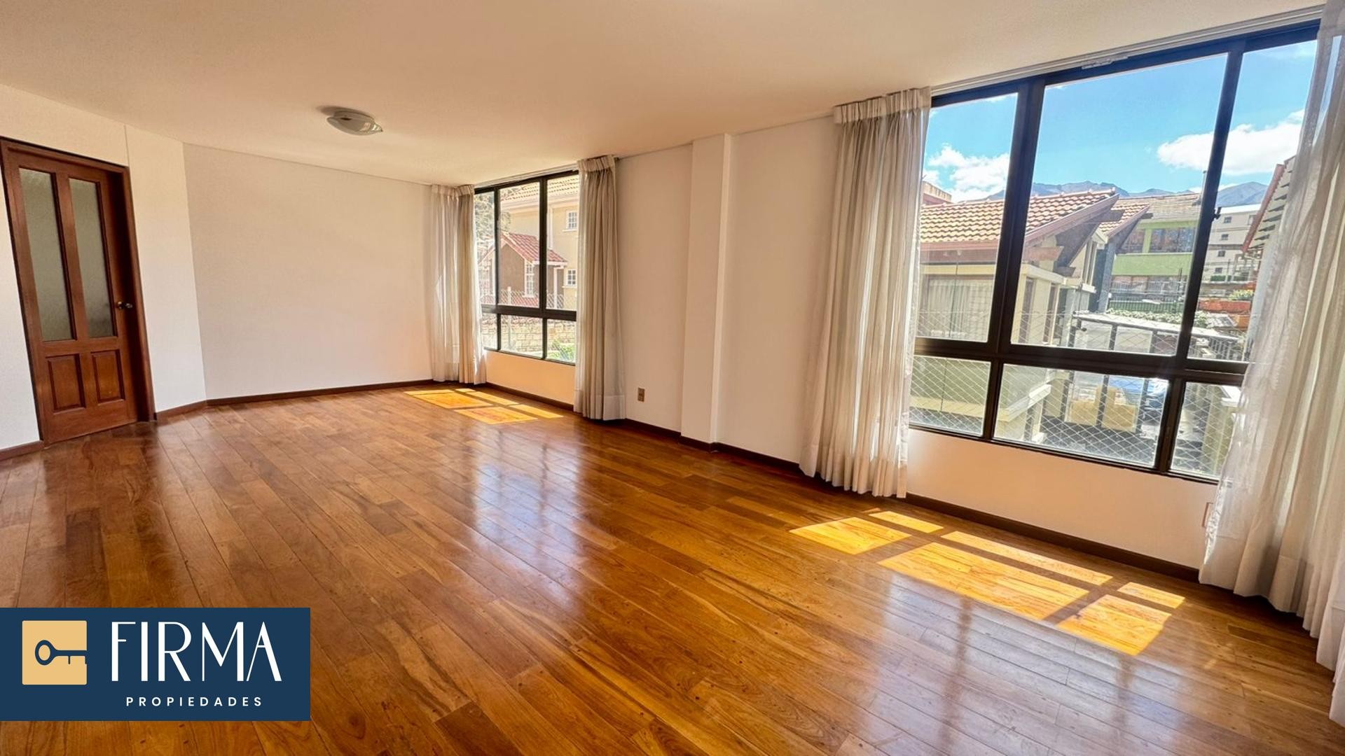 Departamento en Achumani en La Paz 3 dormitorios 4 baños 1 parqueos Foto 1