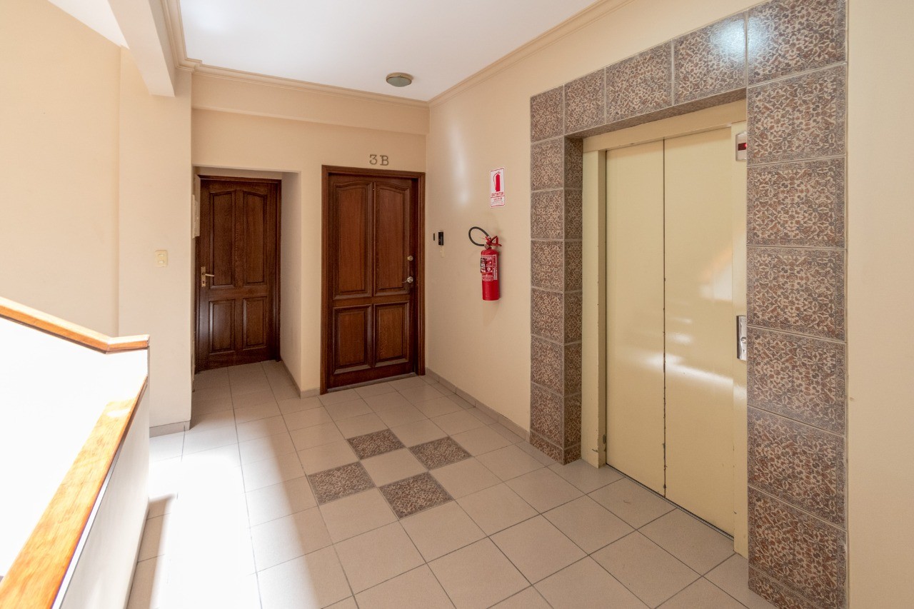 Departamento en VentaCONDOMINIO ARANJUEZ 
En pleno corazón empresarial Av. San Martín esquina calle I Este. 4 dormitorios 3 baños 2 parqueos Foto 18