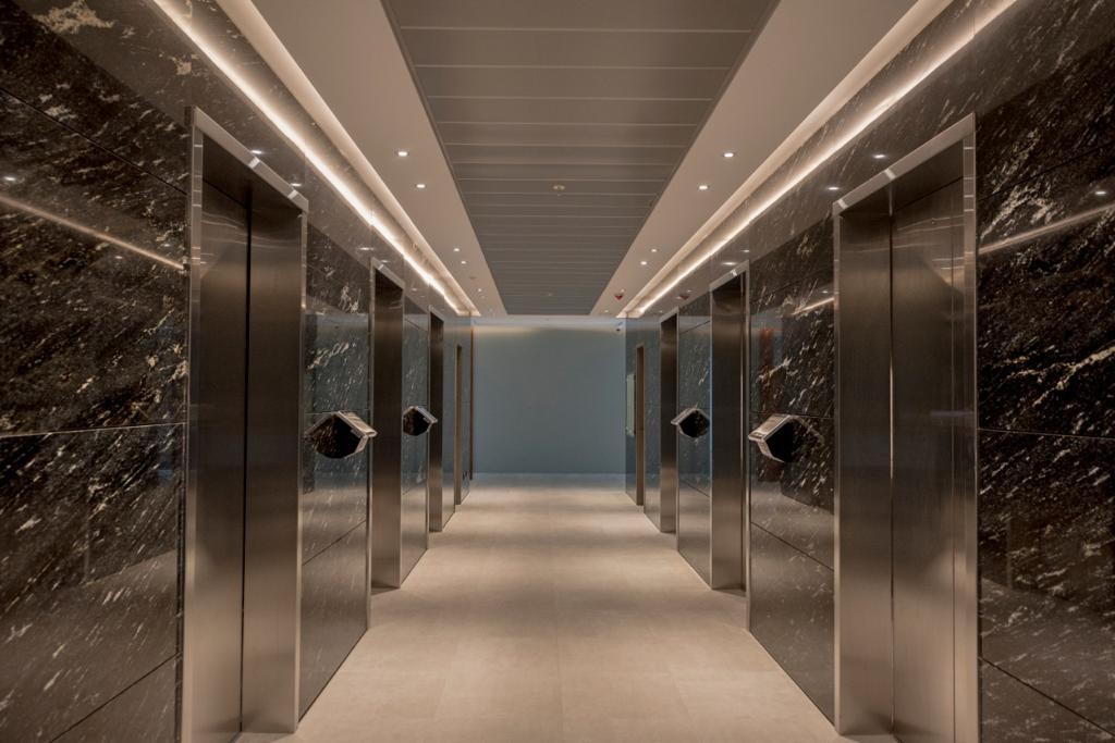 Oficina en Equipetrol en Santa Cruz de la Sierra 1 dormitorios 1 baños  Foto 6