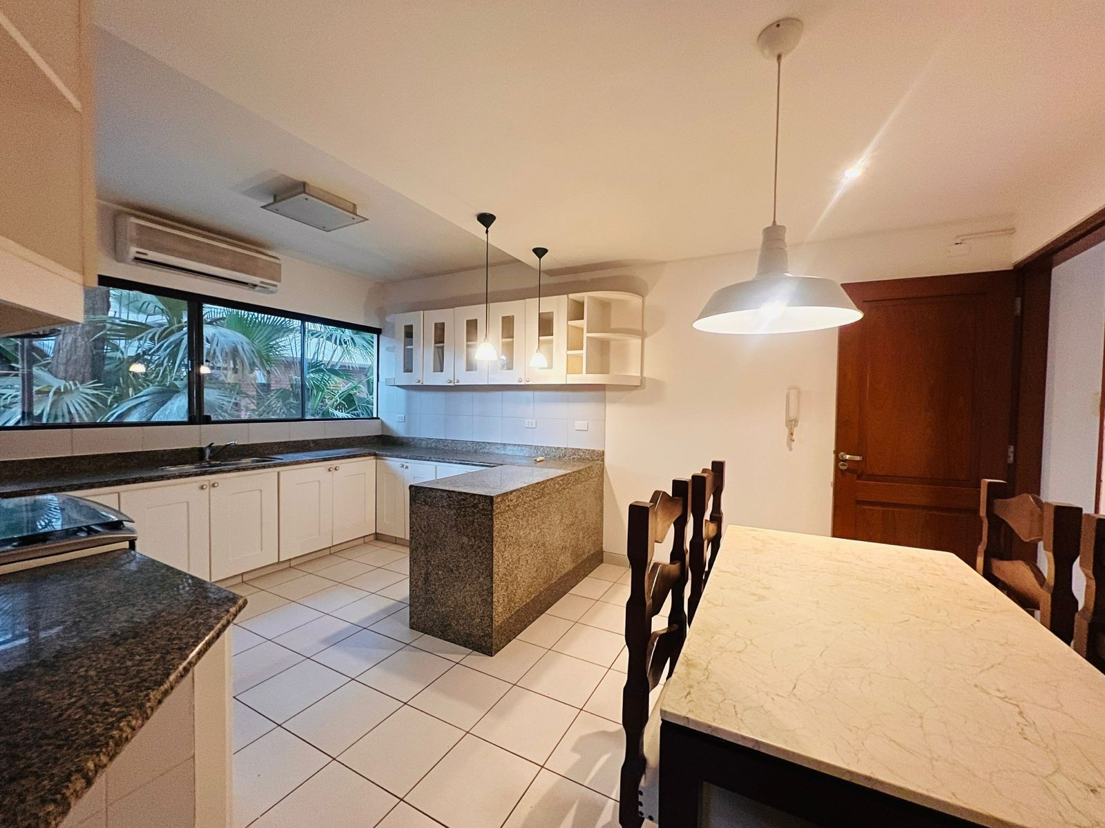 En Alquiler a $us 1,600 Foto 11