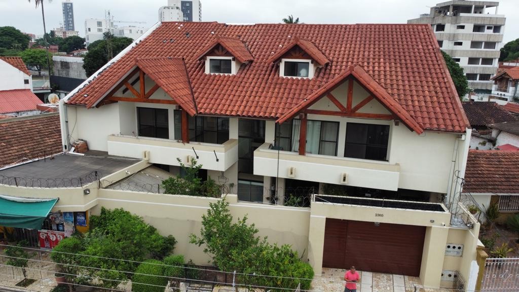 Casa en VentaB. Petrolero Norte Entre Av Alemana y Av Beni  casi 2do. anillo Foto 2