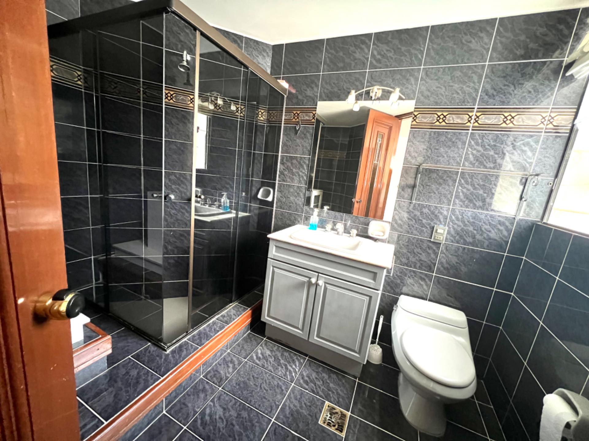 Departamento en AlquilerSan Miguel, Calacoto  3 dormitorios 4 baños 1 parqueos Foto 21
