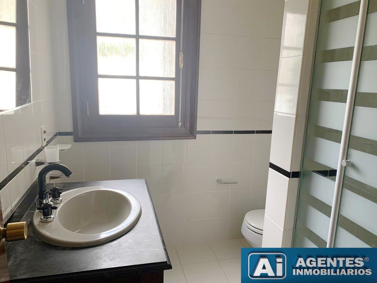 Casa en AlquilerLA FLORIDA HERMOSA RESIDENCIA EN ALQUILER 4 dormitorios 4 baños 4 parqueos Foto 2