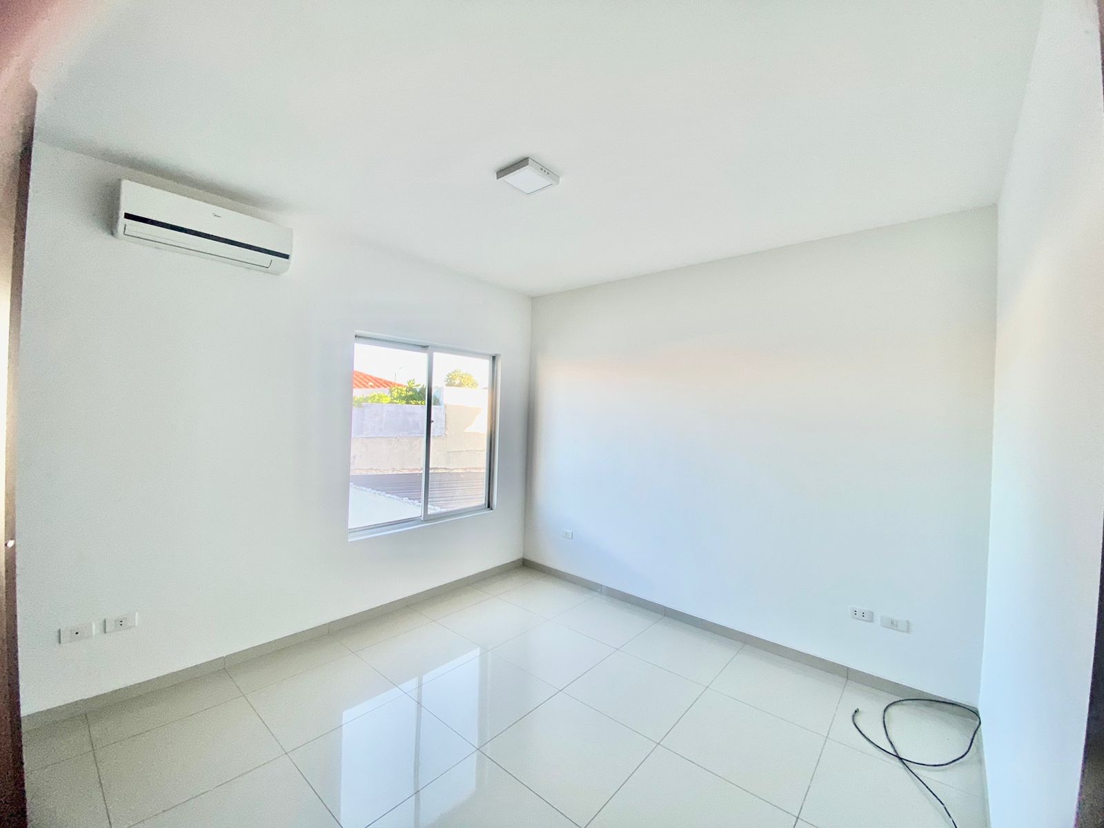 Casa en Urubó en Santa Cruz de la Sierra 3 dormitorios 4 baños 6 parqueos Foto 12