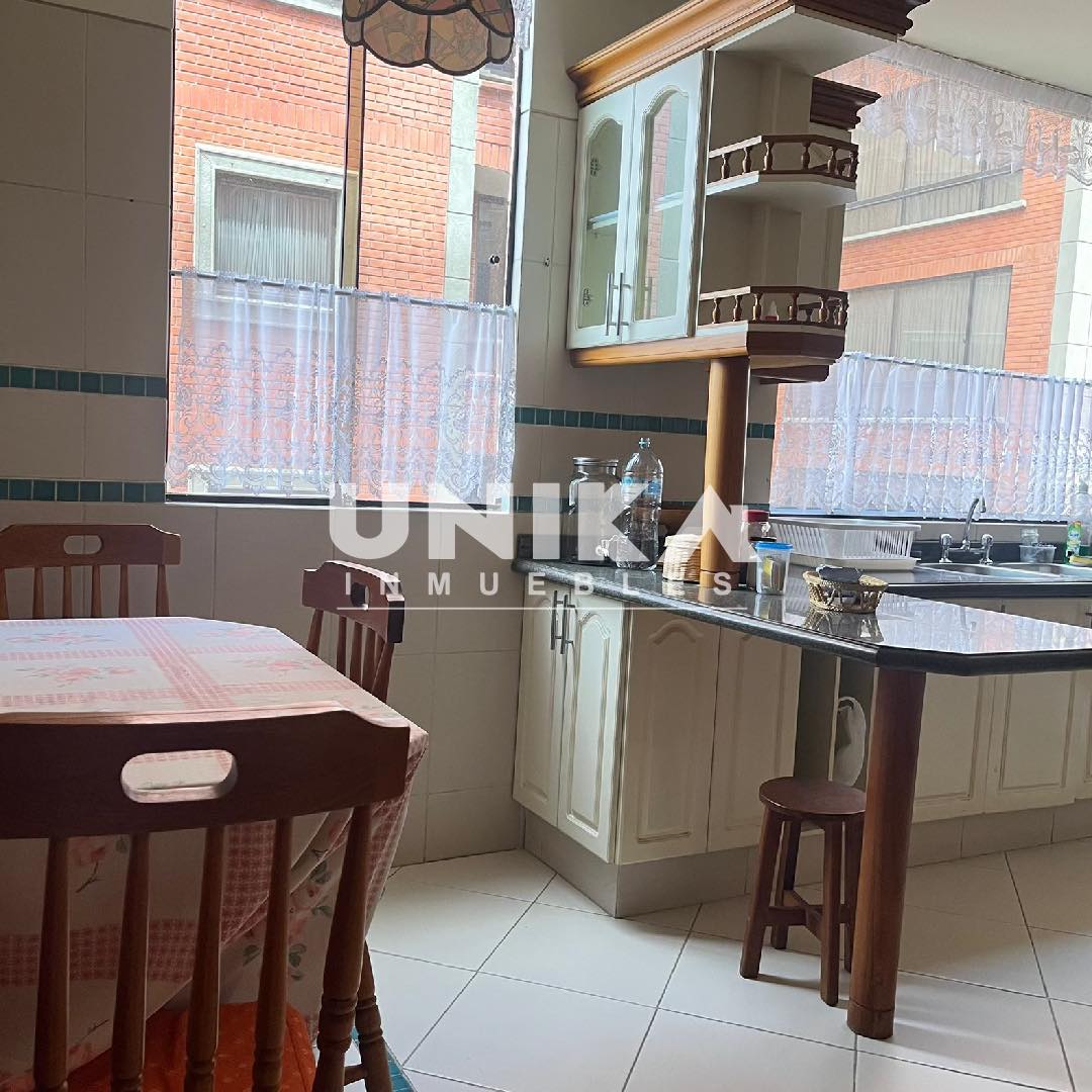 Departamento en Alquiler☀️🏢 HERMOSO DEPARTAMENTO AMOBLADO o SIN MUEBLES EN ALQUILER EN CALACOTO. 3 dormitorios 3 baños 1 parqueos Foto 3