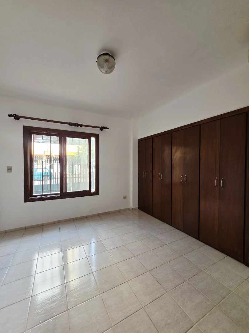 Departamento en Entre 1er y 2do anillo Oeste en Santa Cruz de la Sierra 3 dormitorios 2 baños 1 parqueos Foto 12