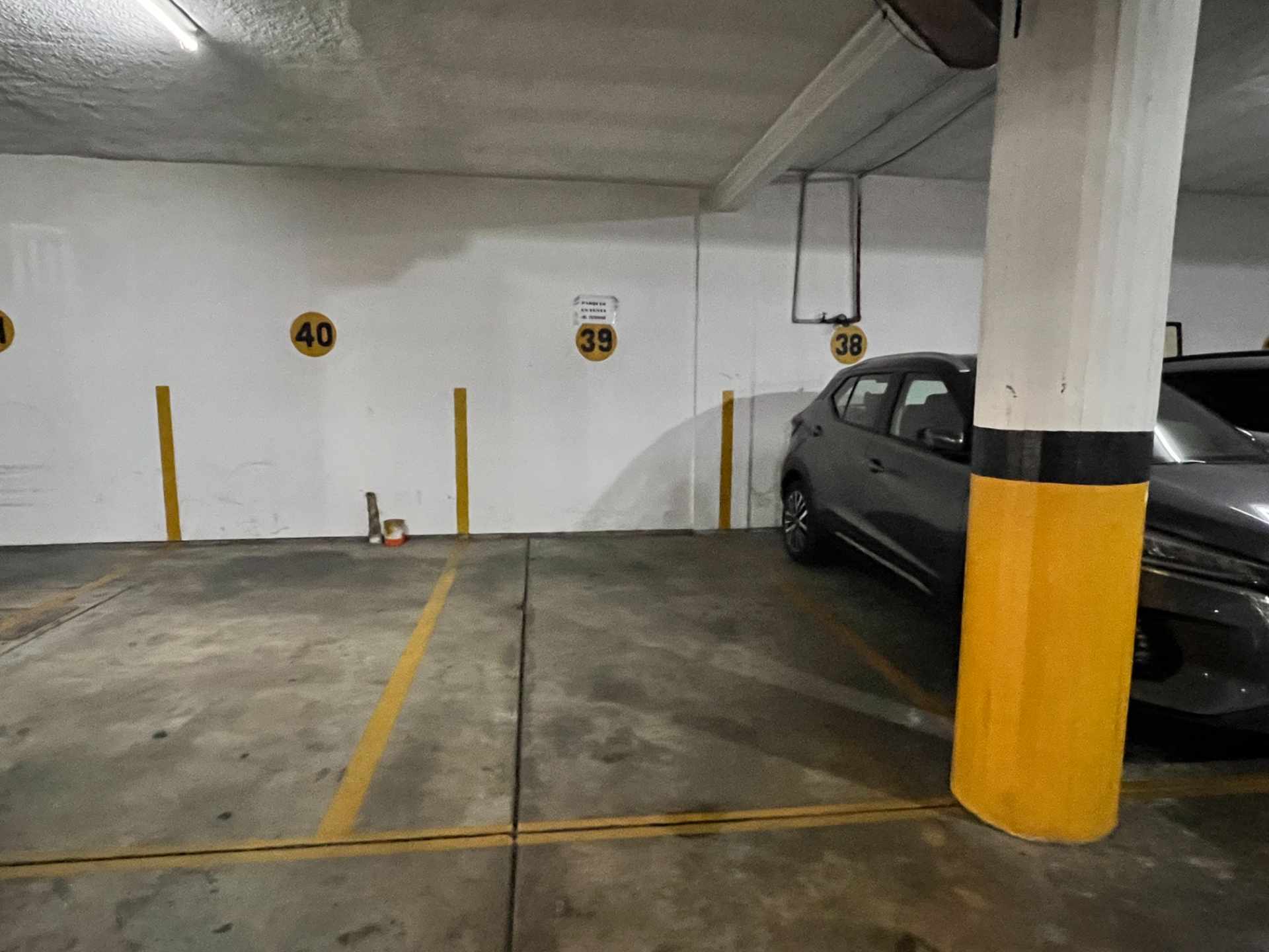 Parqueo CALLE RENE MORENO Y ESQUINA CALLE PARI Foto 1