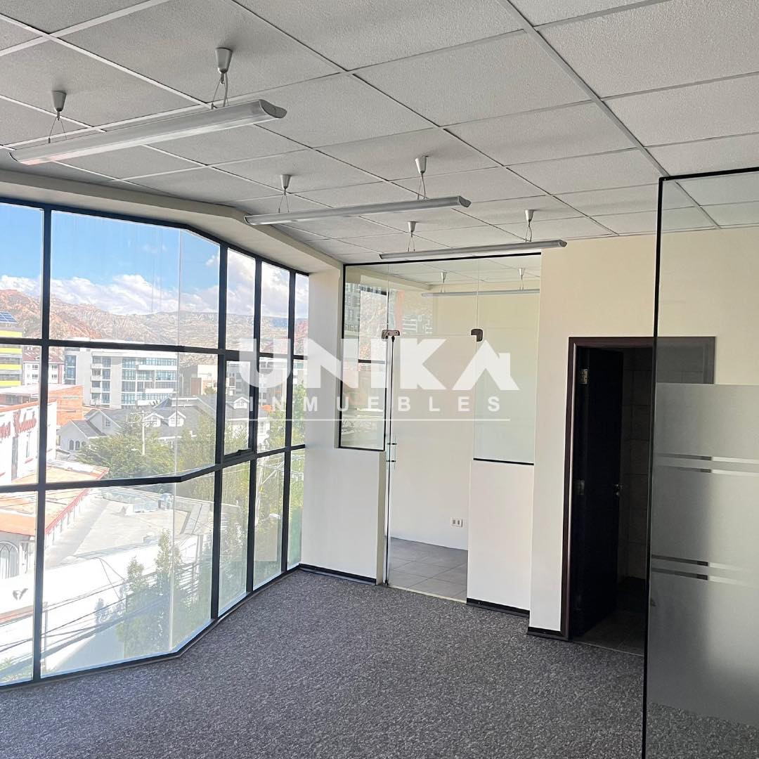 Oficina en Alquiler🏢 EN ALQUILER ELEGANTE Y CÓMODA OFICINA EN CALACOTO 2 dormitorios 1 baños 1 parqueos Foto 2