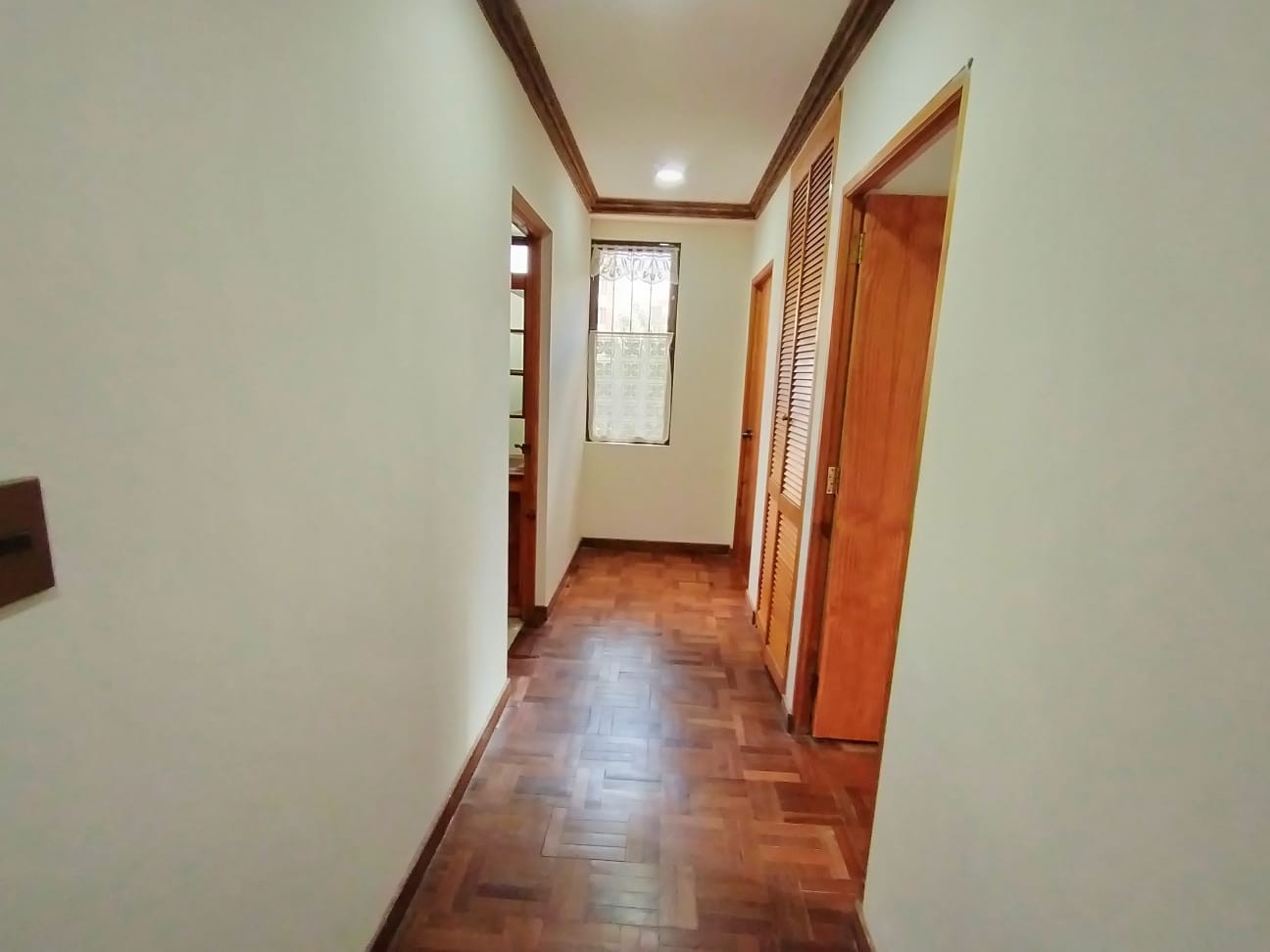 Departamento en AlquilerLos Pinos, frente a Impuestos Nacionales, zona los nuevos Pinos 3 dormitorios 4 baños 1 parqueos Foto 4