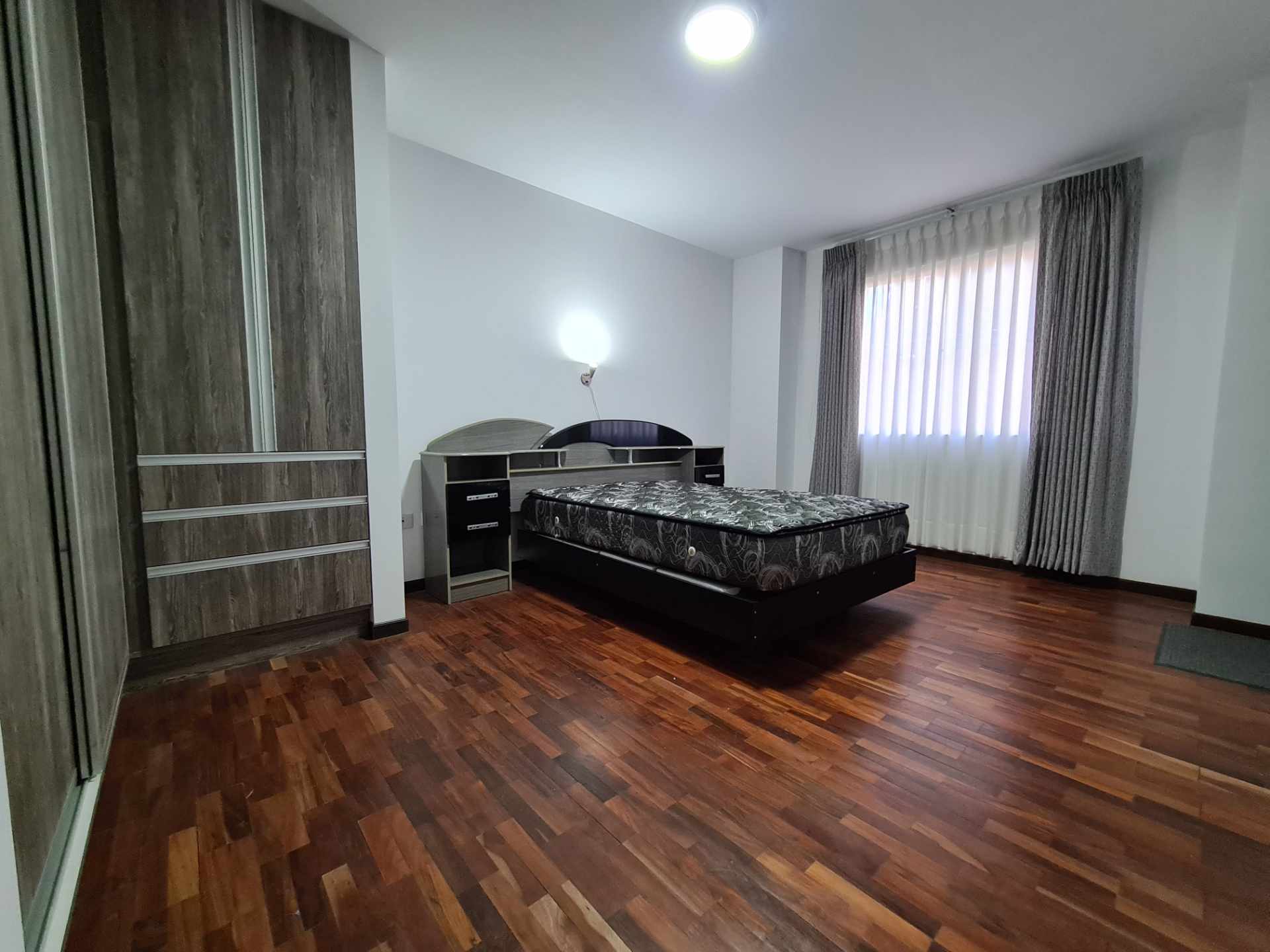 Departamento en VentaCalle Tupak Amaru, edificio Trivento. A cuadra y media de la Av. América. Foto 3