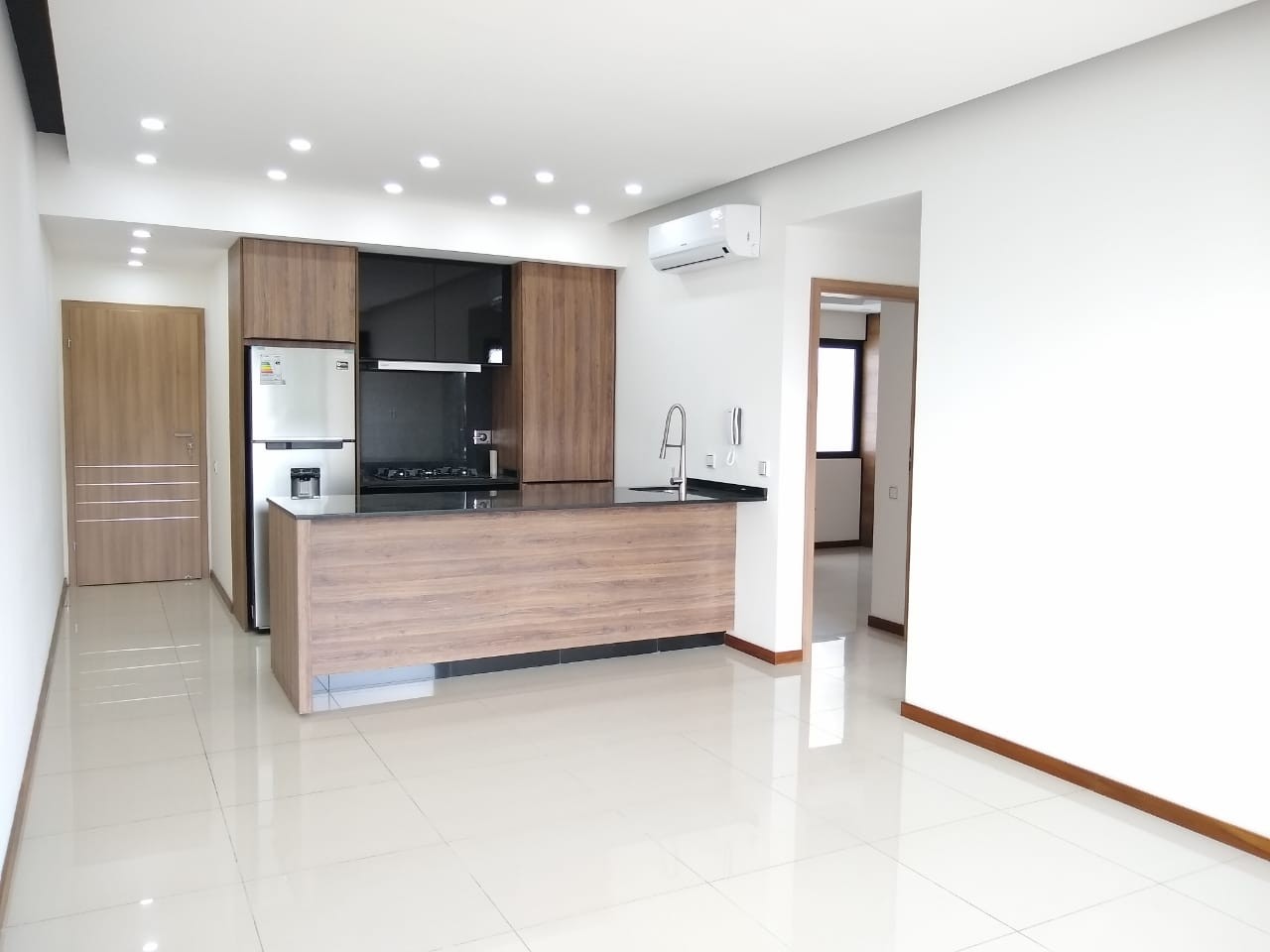 Departamento en AlquilerEquipetrol , edificio Sky plaza Italia ,departamento en Alquiler 2 dormitorios 2 baños 1 parqueos Foto 13