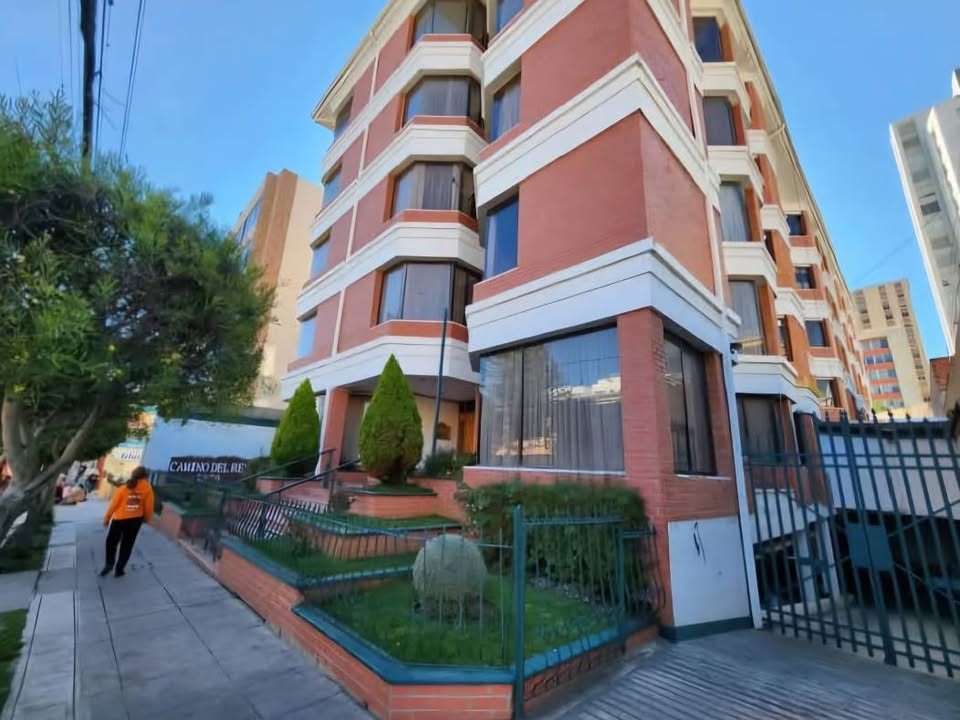 Departamento en VentaCalacoto  3 dormitorios 4 baños 1 parqueos Foto 1