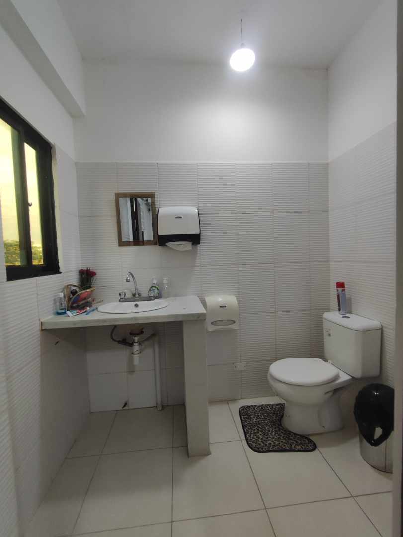 Edificio en Entre 4to y 5to anillo Sur en Santa Cruz de la Sierra 11 dormitorios 6 baños 15 parqueos Foto 4