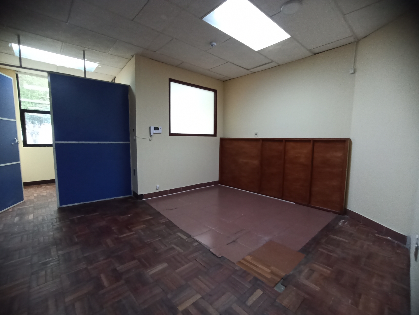 Oficina en Miraflores en La Paz 13 dormitorios 5 baños 2 parqueos Foto 3