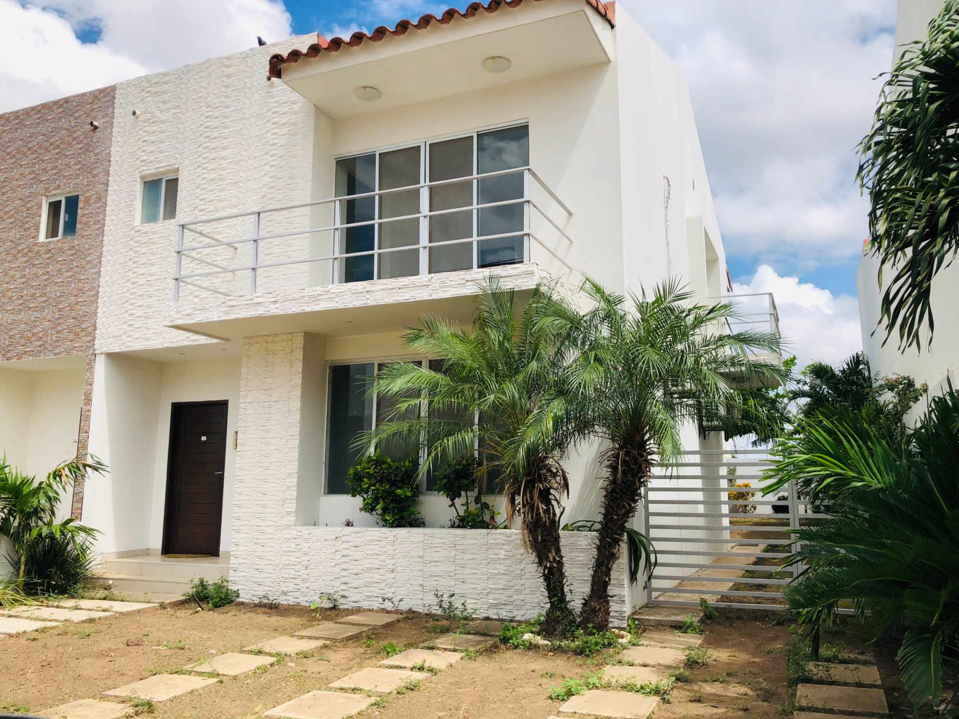 Casa en VentaCasa dentro de Condominio Zona Este  3 dormitorios 3 baños 2 parqueos Foto 2