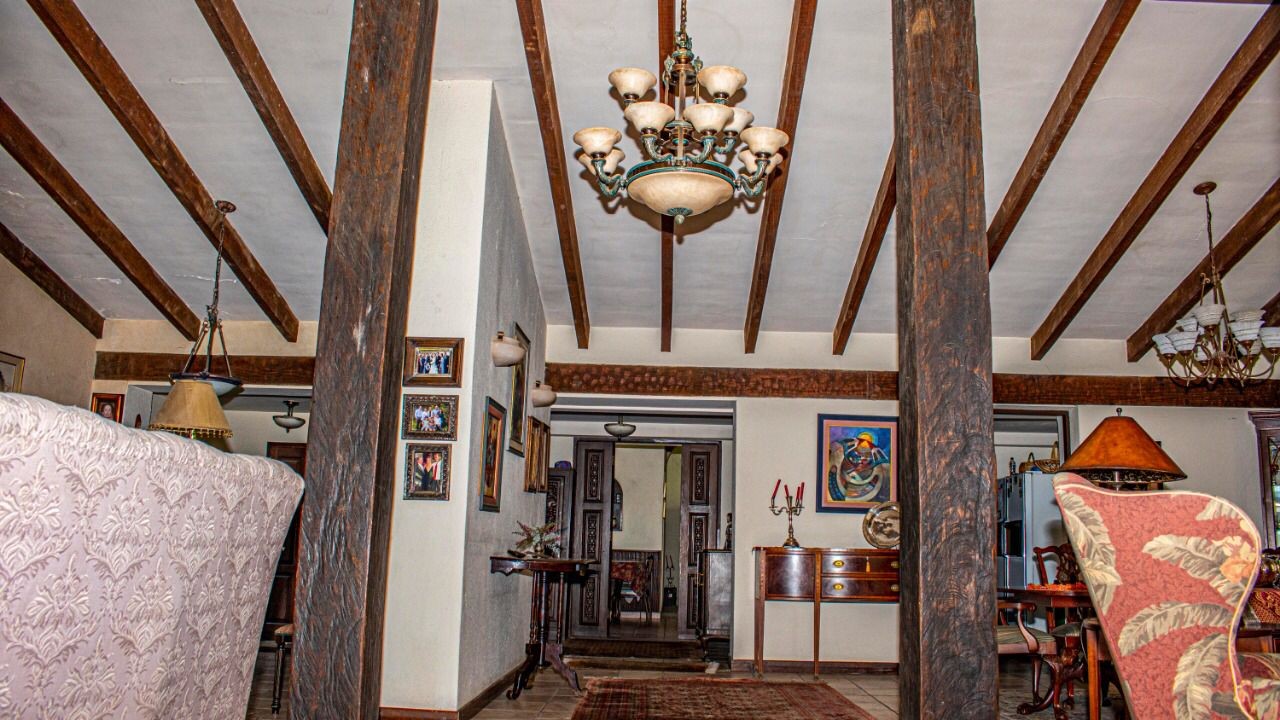 Casa en Tiquipaya en Cochabamba 7 dormitorios 7 baños 10 parqueos Foto 1