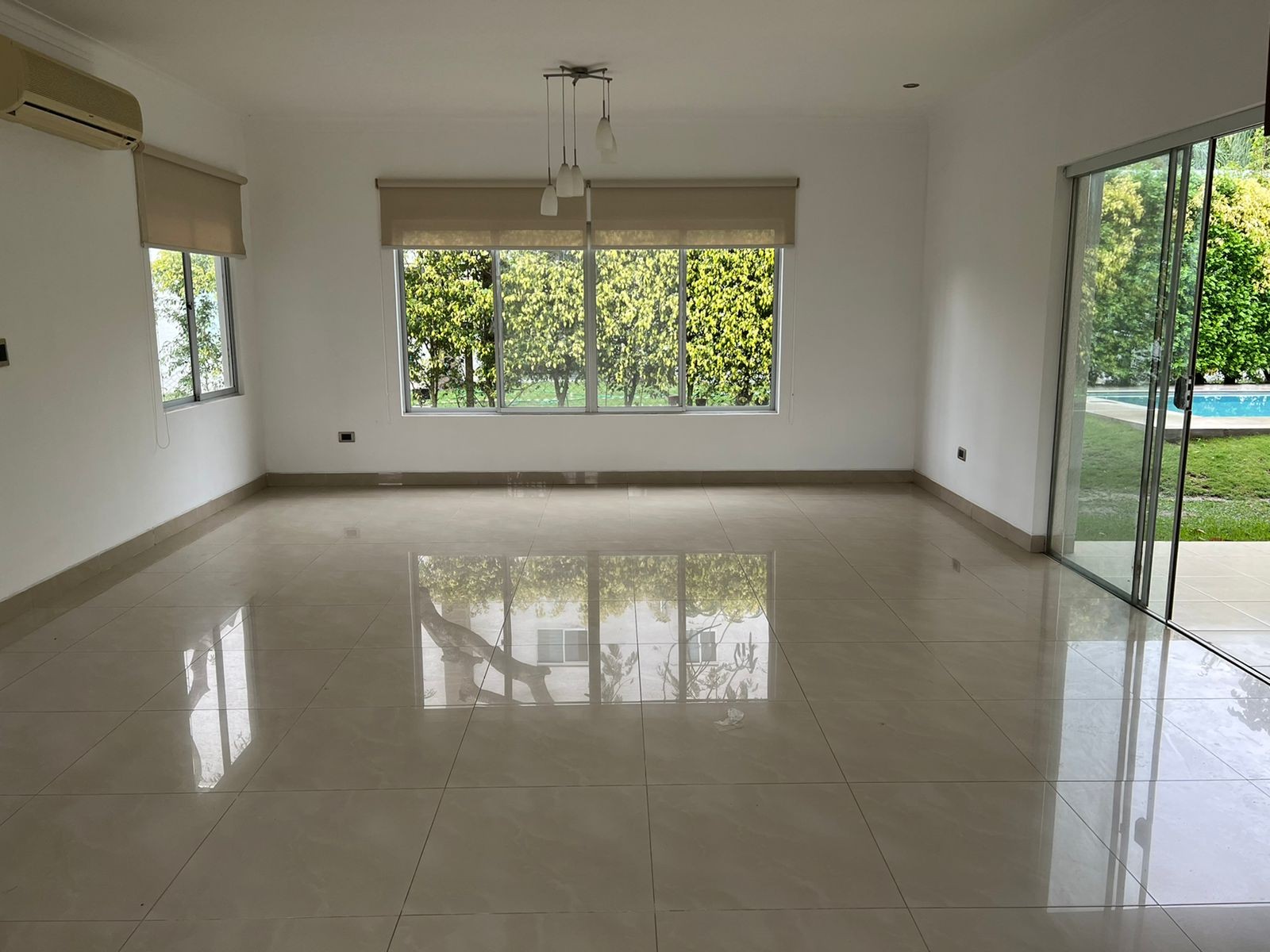 En Alquiler a $us 1,800 Foto 19