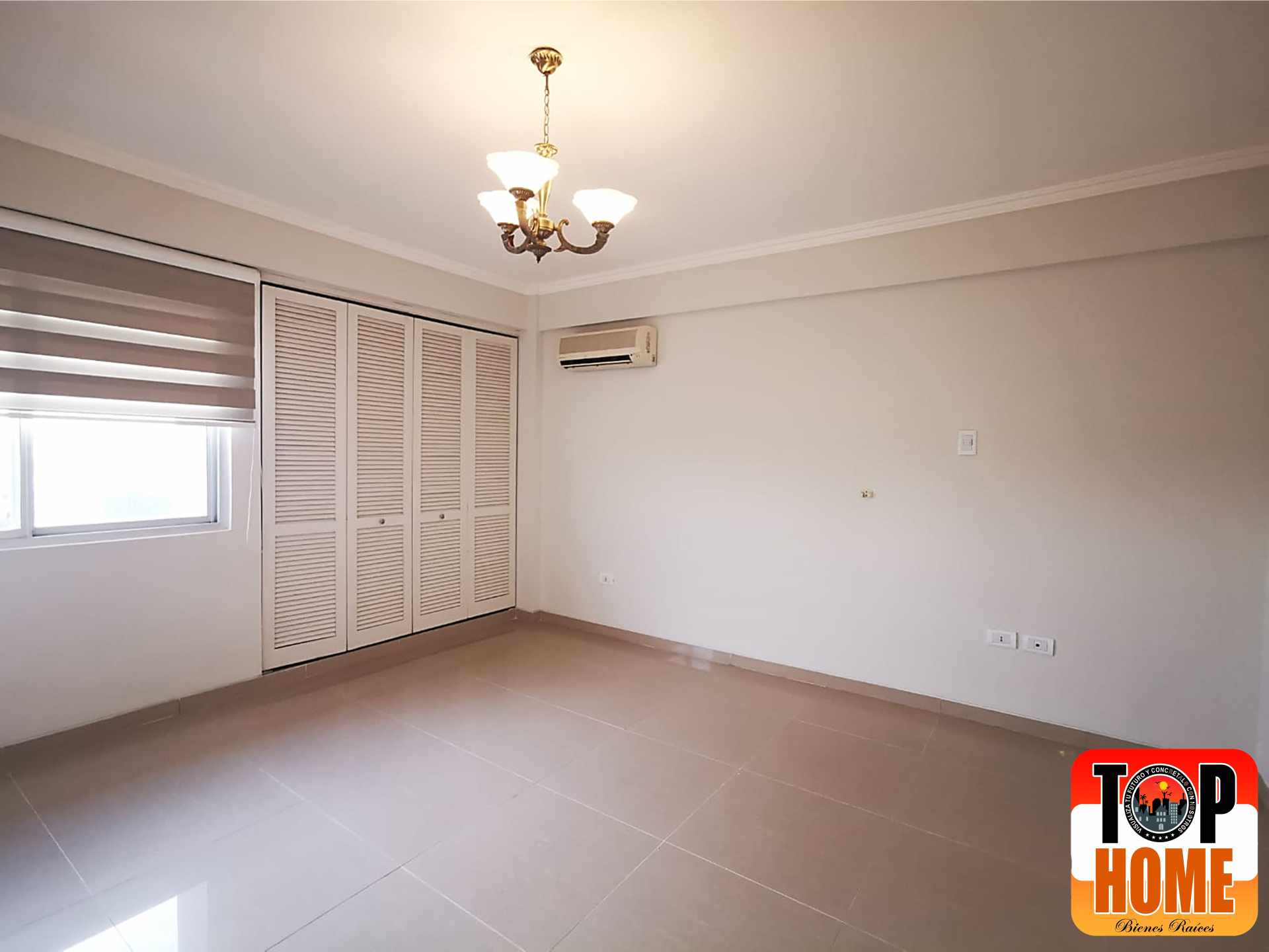 Departamento en Entre 4to y 5to anillo Norte en Santa Cruz de la Sierra 4 dormitorios 3 baños 2 parqueos Foto 3