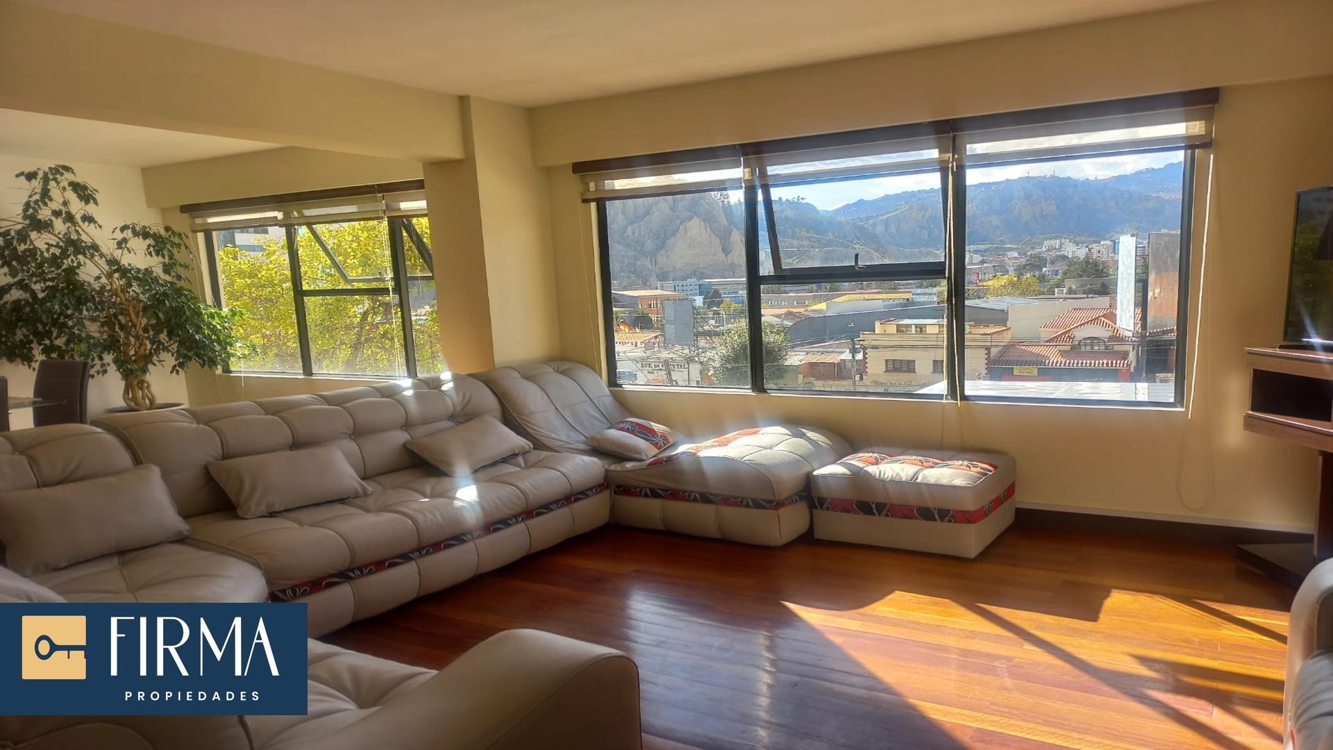 Departamento en Calacoto en La Paz 3 dormitorios 3 baños 1 parqueos Foto 1
