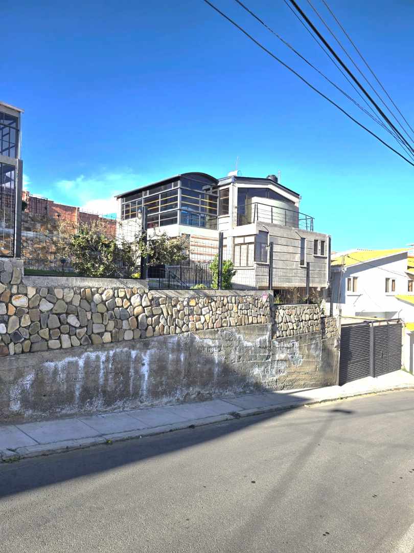 Casa en Achumani en La Paz 2 dormitorios 5 baños 2 parqueos Foto 48