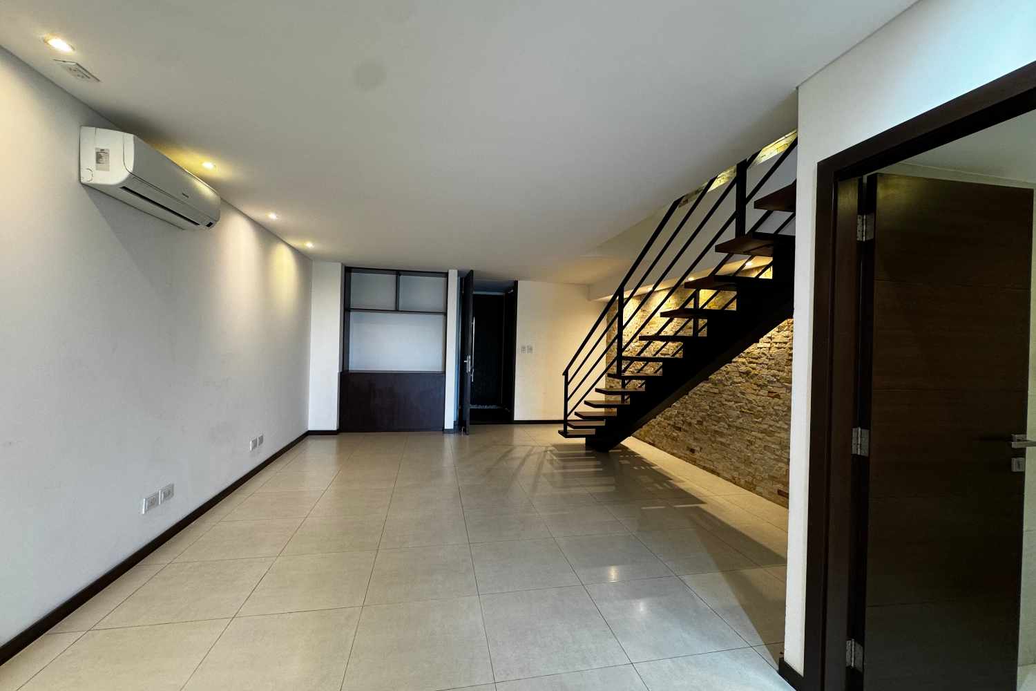 Departamento en AlquilerCONDOMINIO PIAZZA ONCE 2 dormitorios 3 baños 1 parqueos Foto 4