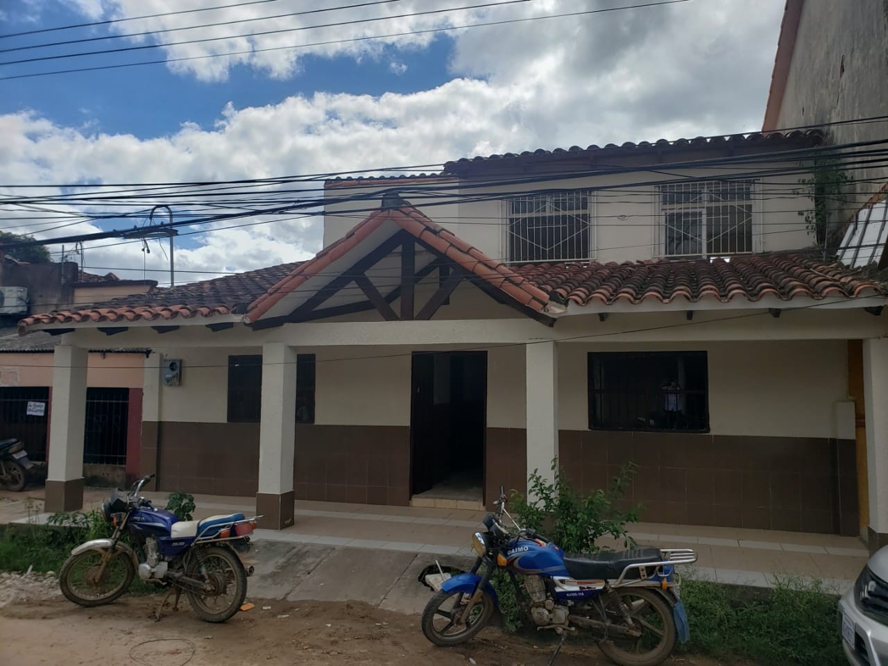 Casa en VentaTrinidad ubicado en la Avenida. Cochabamba No. 451 14 dormitorios 6 baños 2 parqueos Foto 1