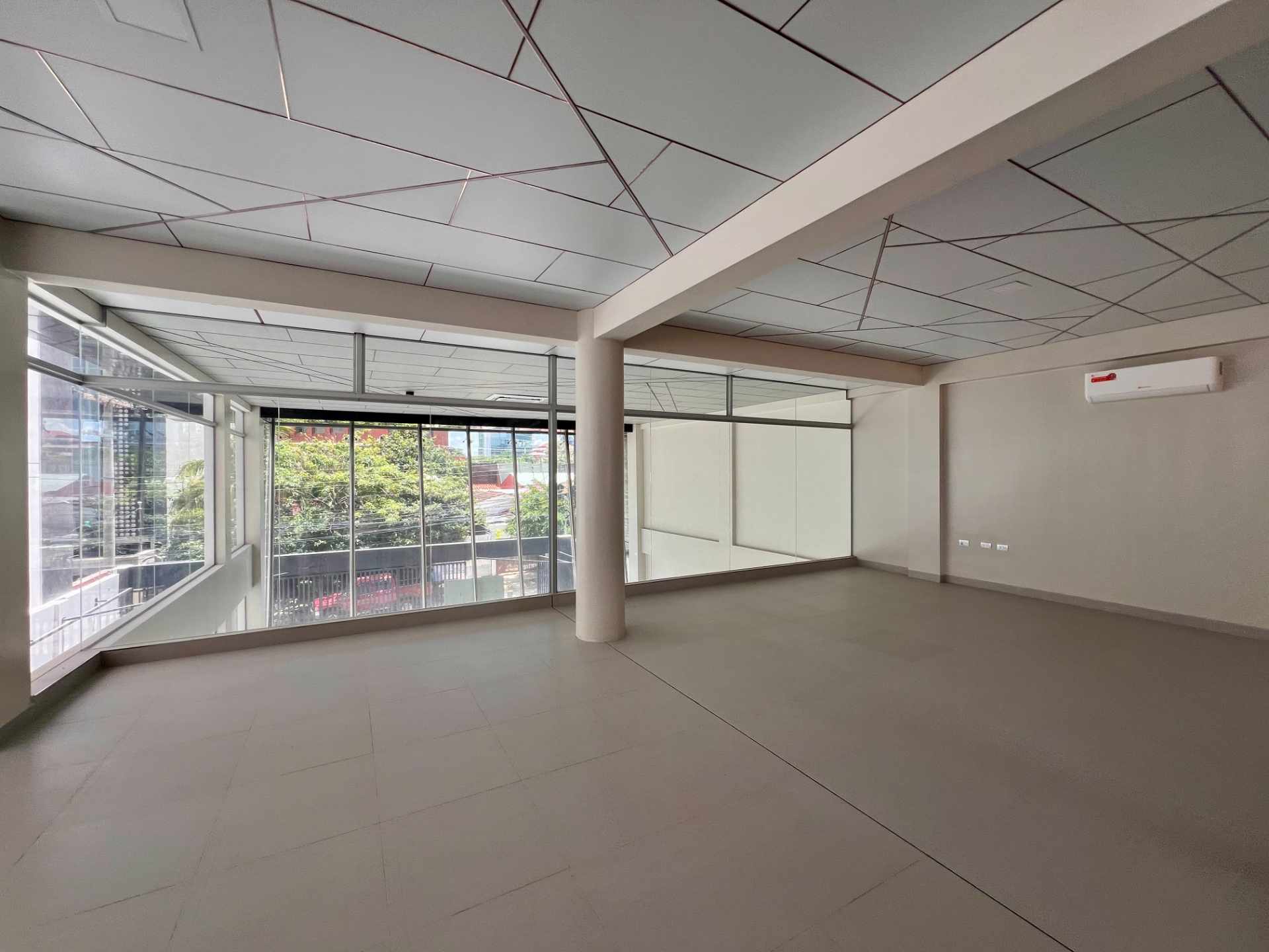 En Alquiler a Bs 23,000 Foto 2