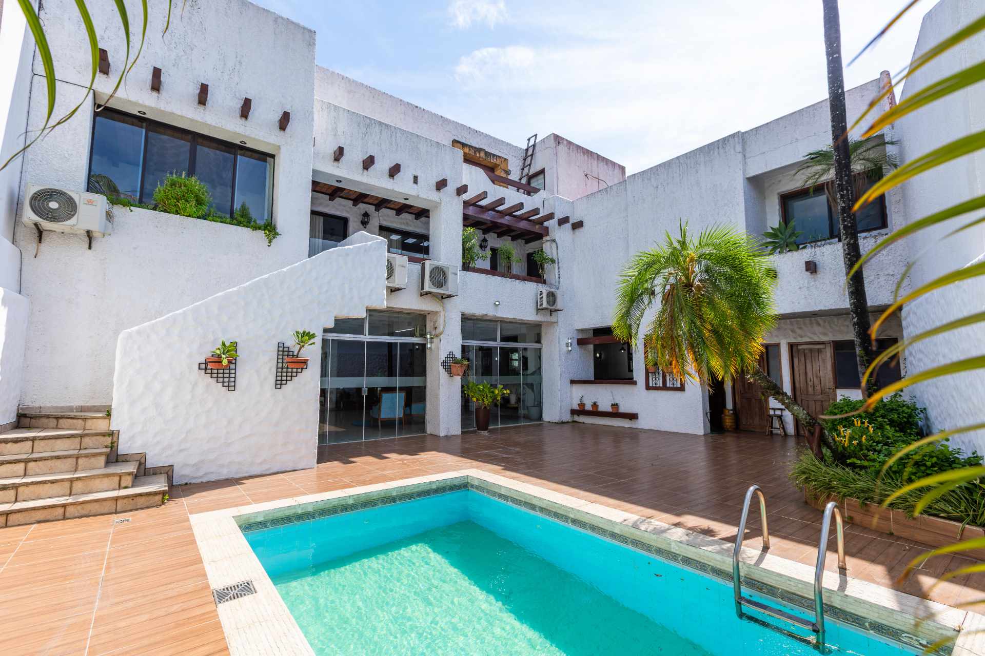 Casa Condominio Barrio Norte, sobre Av. Banzer y 4to anillo  Foto 3