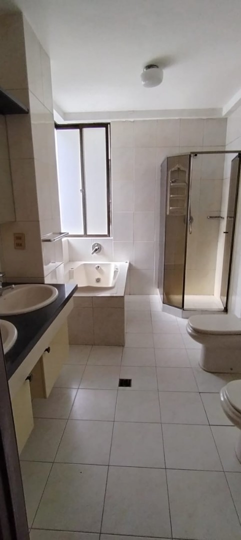 Departamento en AlquilerCALACOTO  3 dormitorios 4 baños 2 parqueos Foto 7