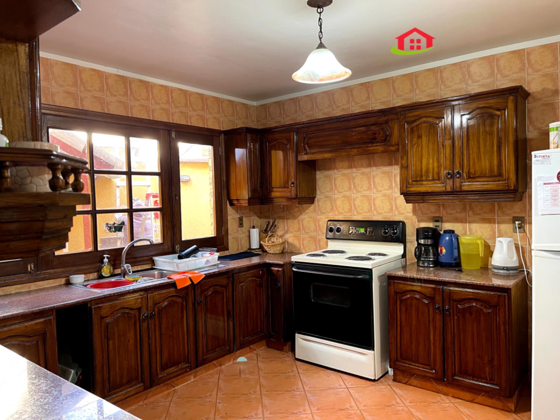 Casa en AlquilerAchumani calle 38 5 dormitorios 6 baños 3 parqueos Foto 7