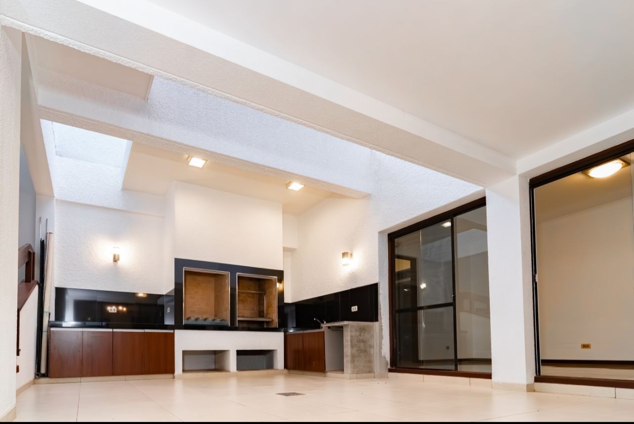 Casa en AlquilerAv. Busch, esquina 3er. anillo interno Foto 10