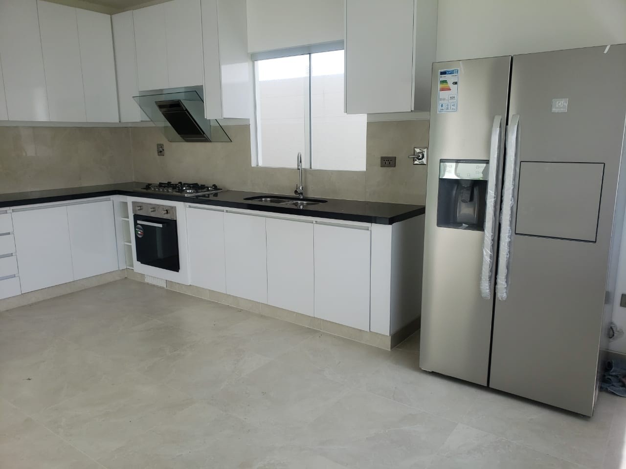 Casa en VentaAV. BANZER KM 8 AL NORTE URBANIZACION BOSQUE DE LA COLINA Foto 4