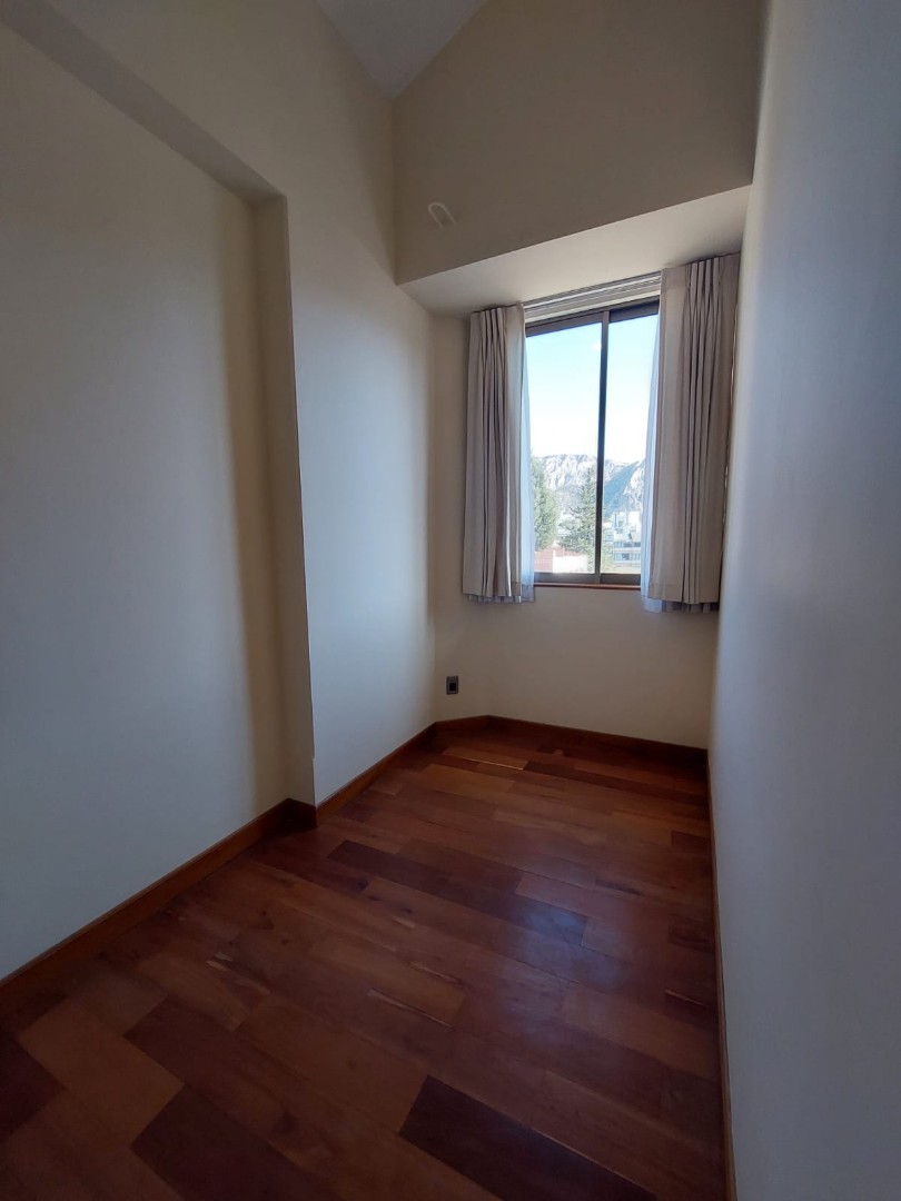 Departamento en AlquilerCALACOTO - ZONA SUR DE LA PAZ 3 dormitorios 3 baños 1 parqueos Foto 5