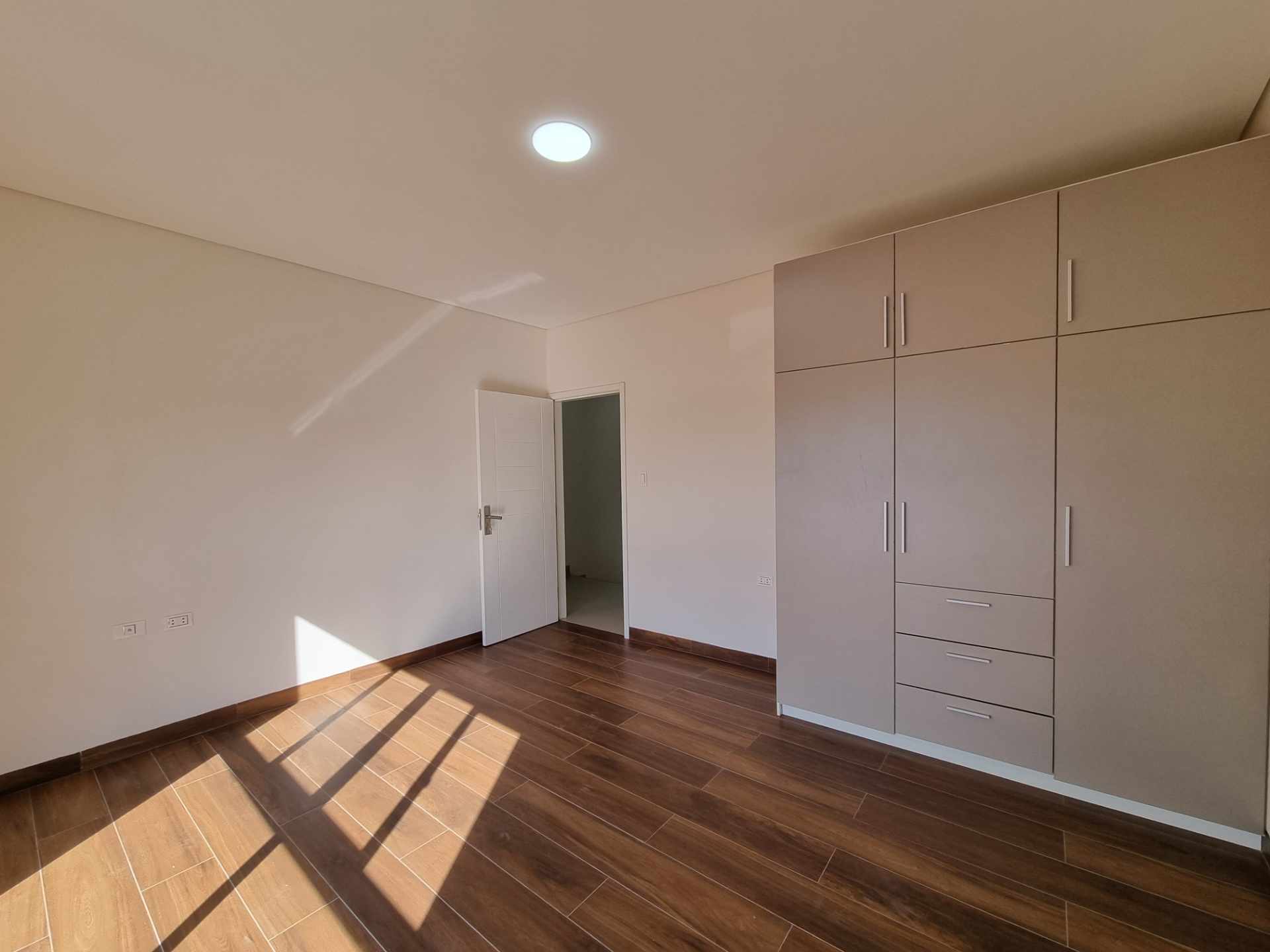 Casa en Entre 7mo y 8vo anillo Norte en Santa Cruz de la Sierra 4 dormitorios 4 baños 2 parqueos Foto 3