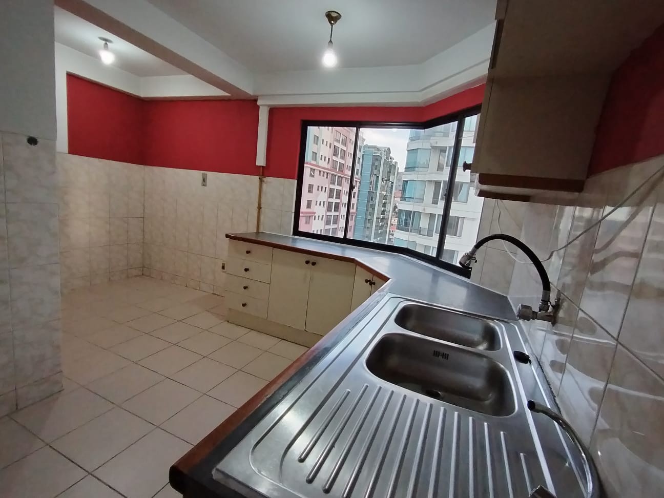 Departamento en Alquiler6 de agosto esquina campos , zona de San Jorge 4 dormitorios 3 baños 1 parqueos Foto 5