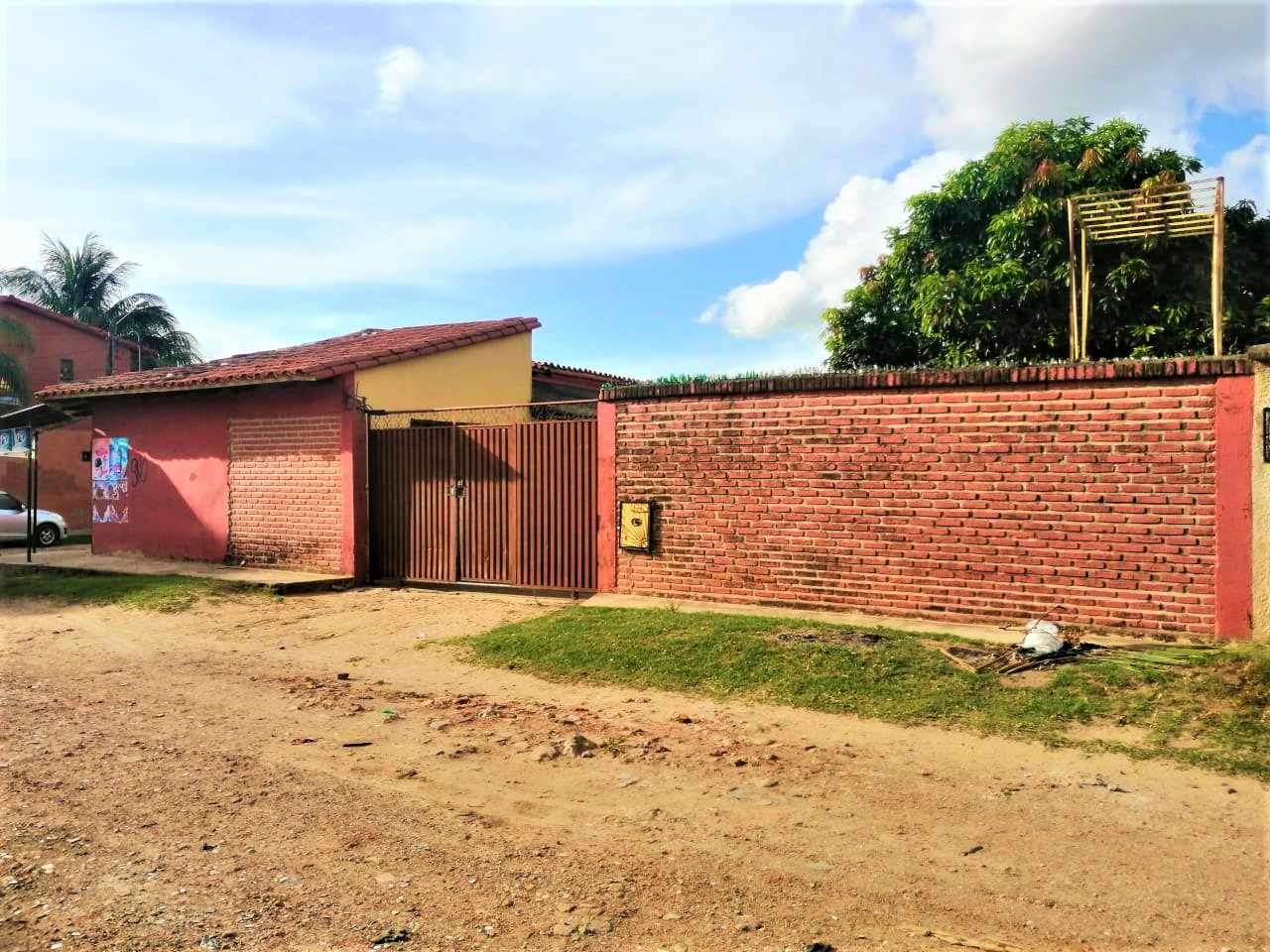 Casa en Entre 5to y 6to anillo Este en Santa Cruz de la Sierra 6 dormitorios 2 baños 4 parqueos Foto 9