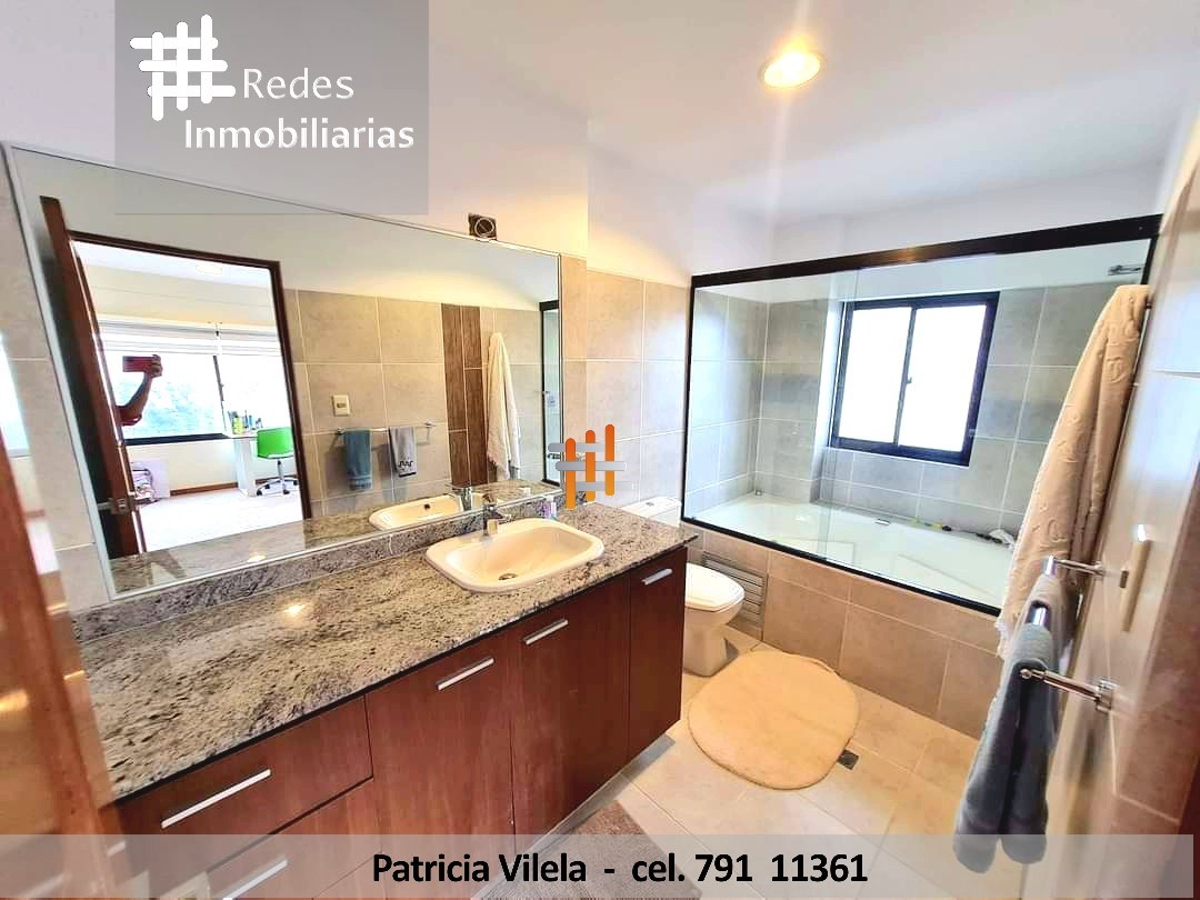 Casa en VentaCASA EN VENTA EN CONDOMINIO PRIVADO – SEMI NUEVA MUY MODERNA  3 dormitorios 4 baños 2 parqueos Foto 6