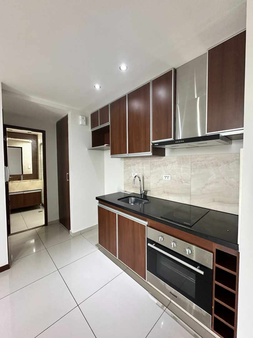 Departamento en Alquiler[CONDOMINIO MACORORO 9| EQUIPETROL] ALQUILER SIN MUEBLES: DEPARTAMENTO 1 DORMITORIO CON BALCON Y PARQUEO TECHADO 1 dormitorios 1 baños 1 parqueos Foto 4