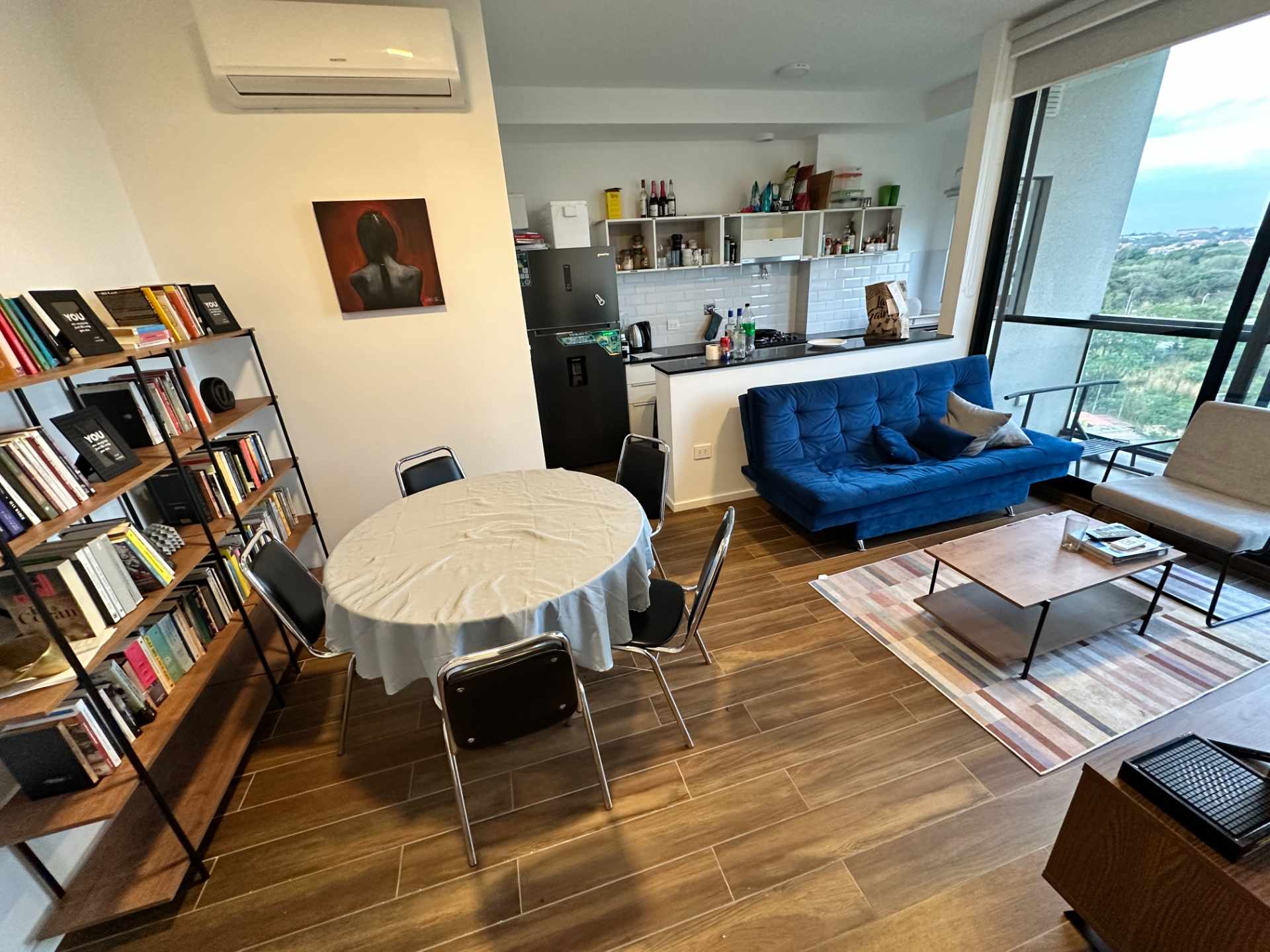 Departamento en AlquilerEdificio Holiday. Av. Canal Pedro Velez y Octavo Anillo.  Foto 3