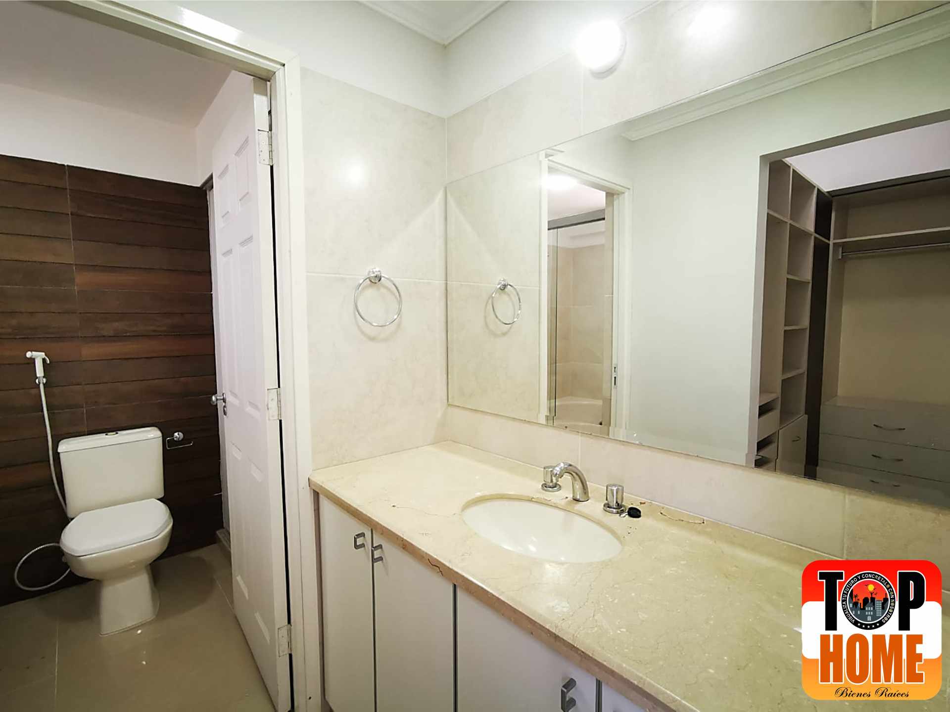 Departamento en Entre 4to y 5to anillo Norte en Santa Cruz de la Sierra 4 dormitorios 3 baños 2 parqueos Foto 5