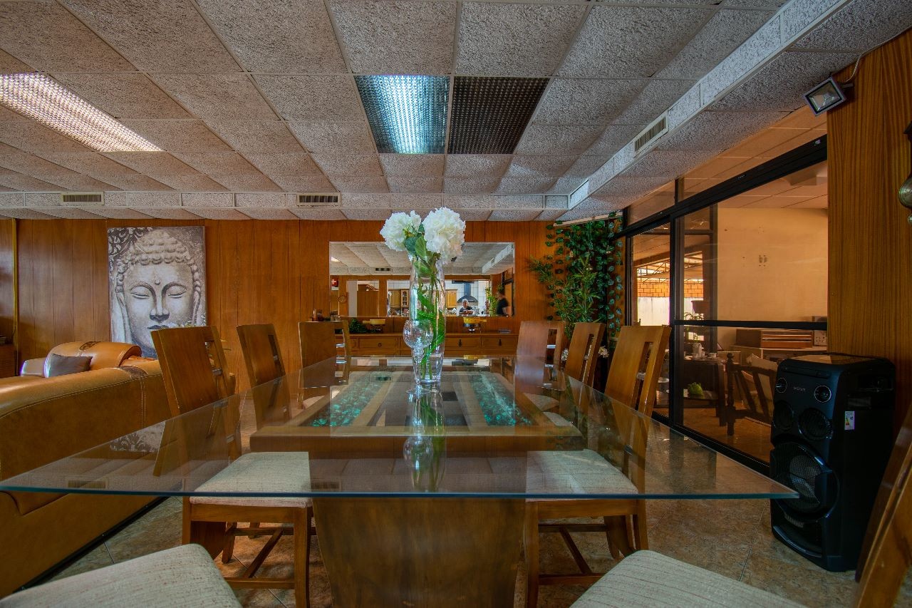 Oficina en AlquilerEquipetrol sobre 3er. anillo externo  5 dormitorios 5 baños 6 parqueos Foto 10