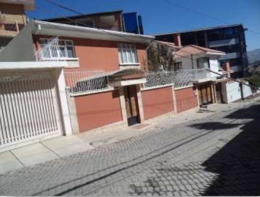 Casa Zona sur de la ciudad, en Achumani sobre la Av del Aviador, a la altura de la calle 16. Atrás del supermercado Ketal Foto 7